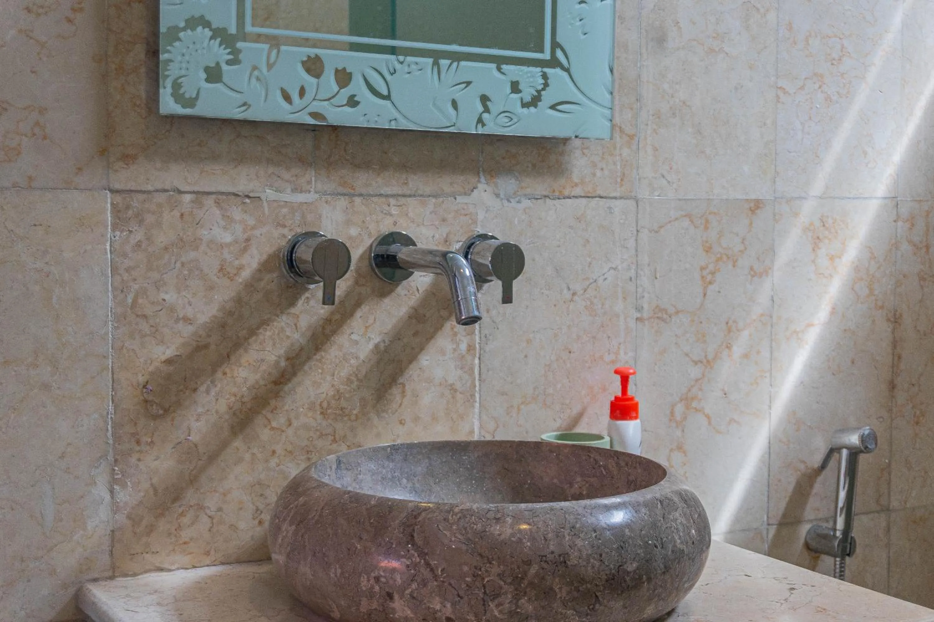 Bathroom in Lavender - Gumicik, Ketewel