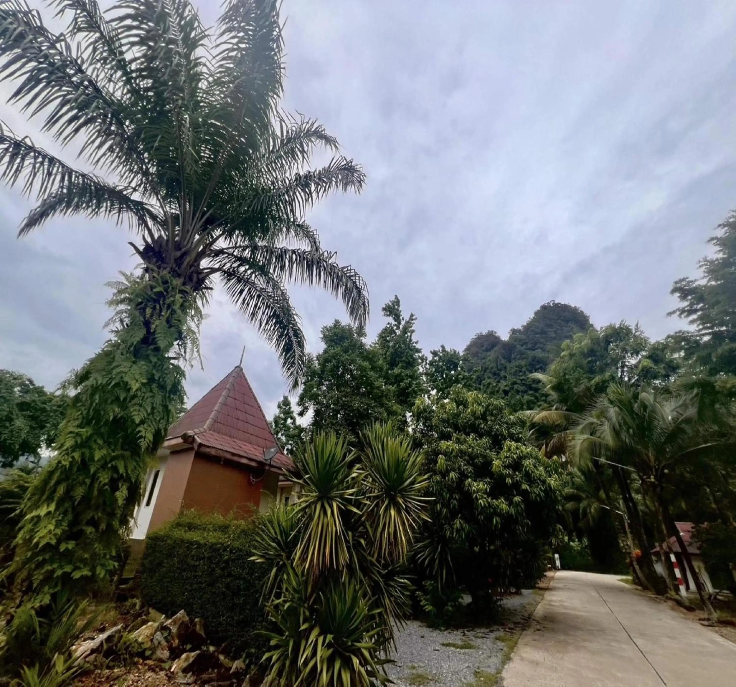 Lobby or reception in OYO 75517 Mananchaya Resort