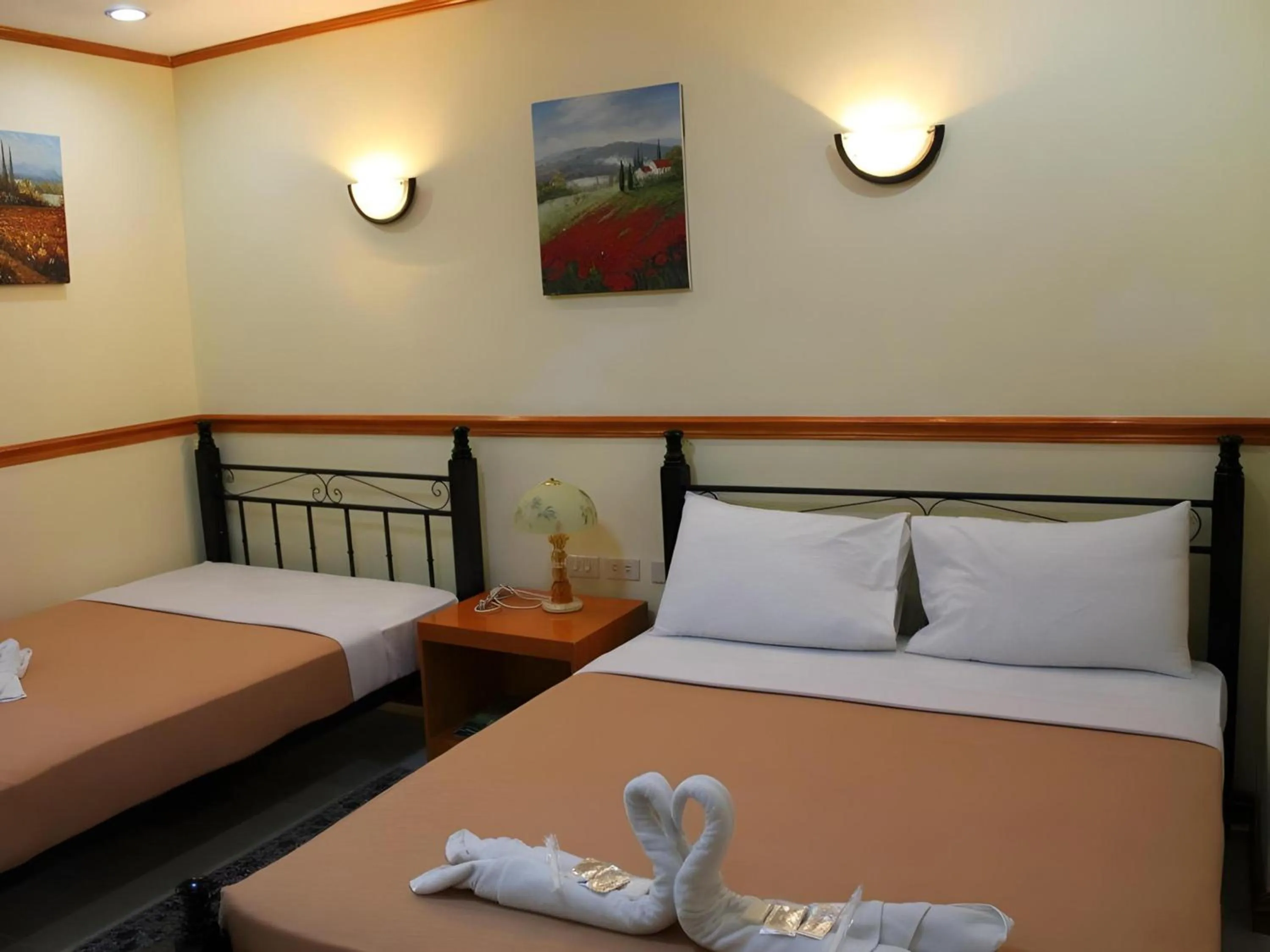 Photo of the whole room, Bed in Marian Palazz Hotel