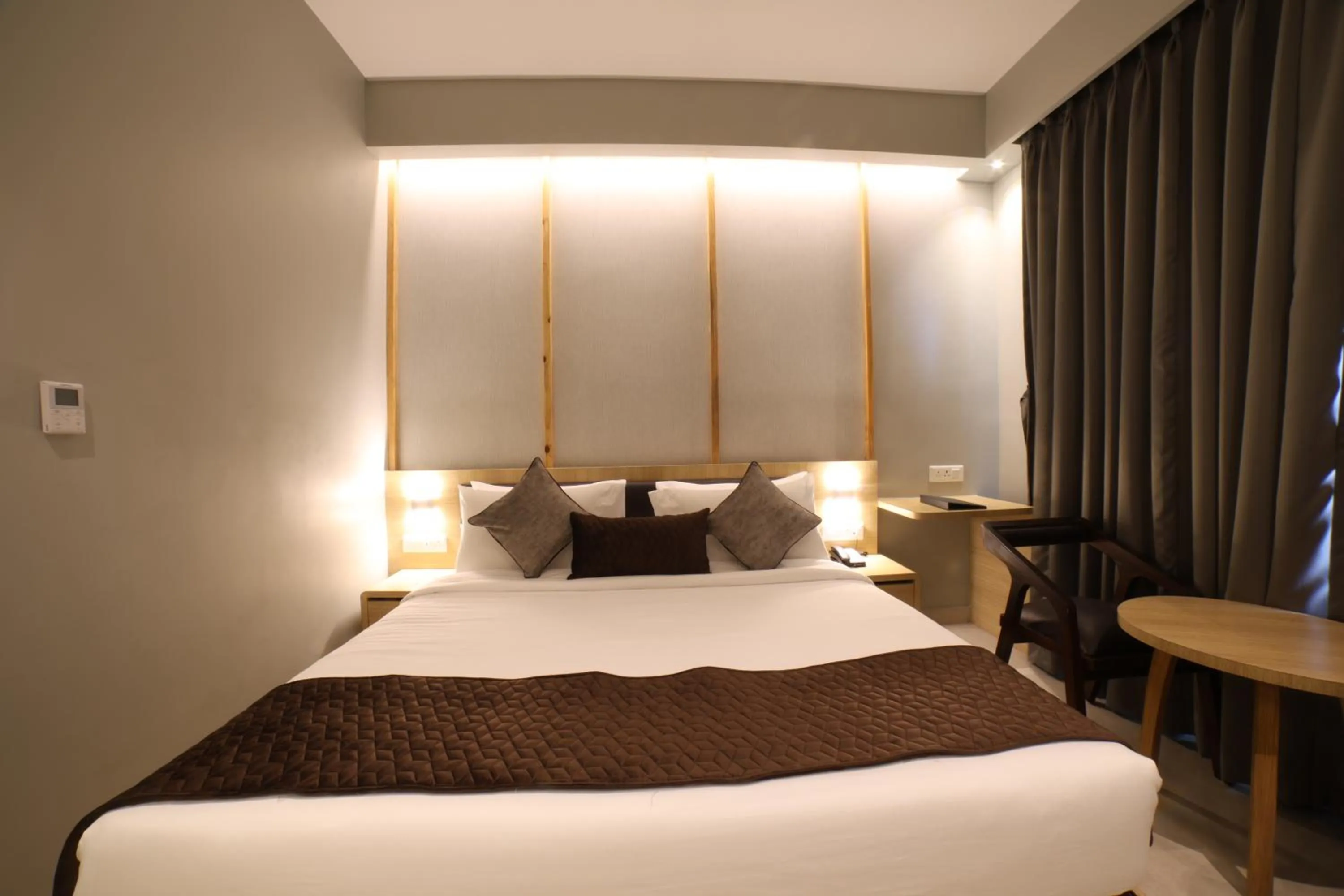 Quiet street view, Bed in NORTHIN Hotel Kolkata Airport