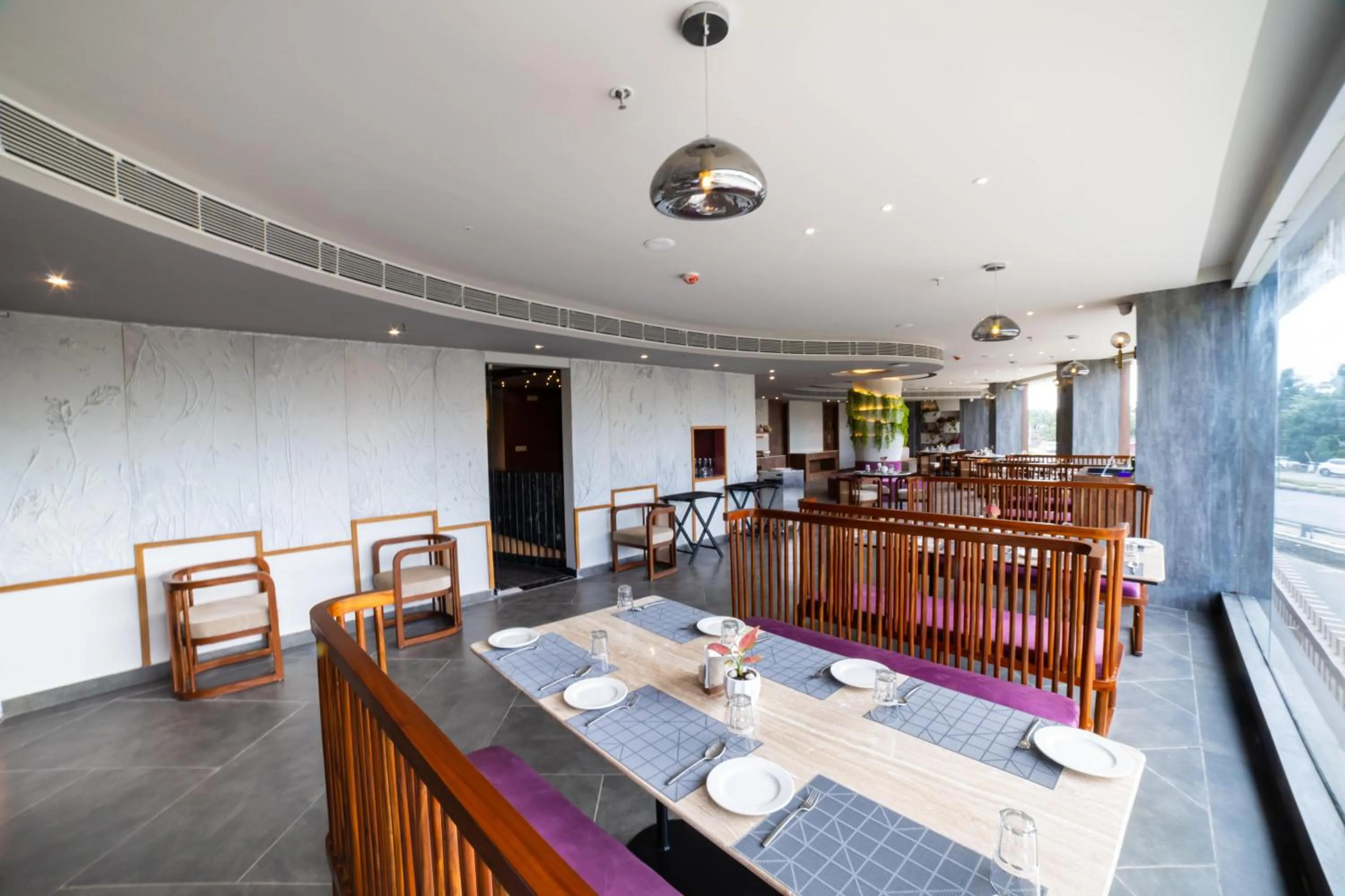 Restaurant/places to eat in NORTHIN Hotel Kolkata Airport