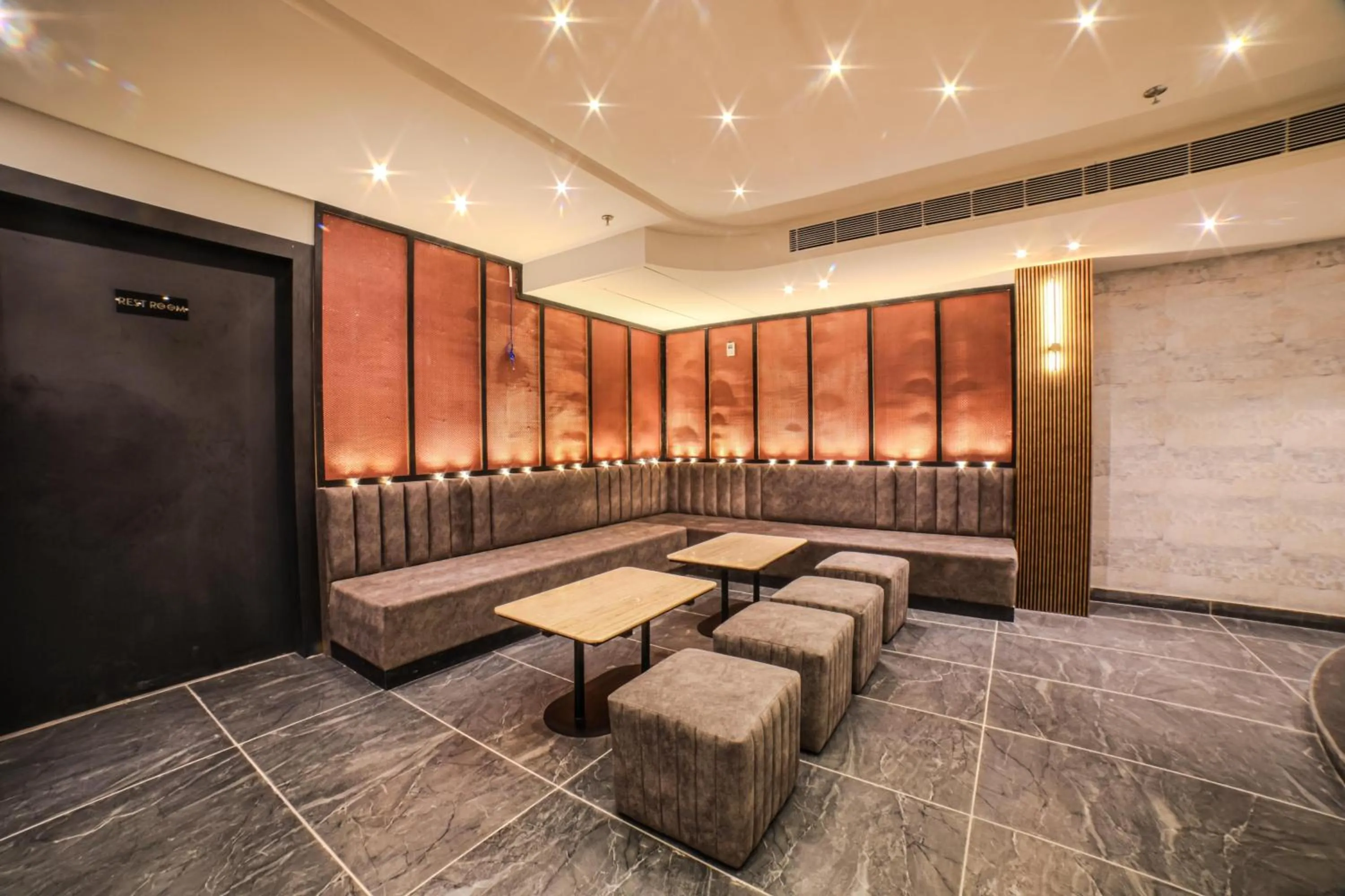 Lounge or bar in NORTHIN Hotel Kolkata Airport