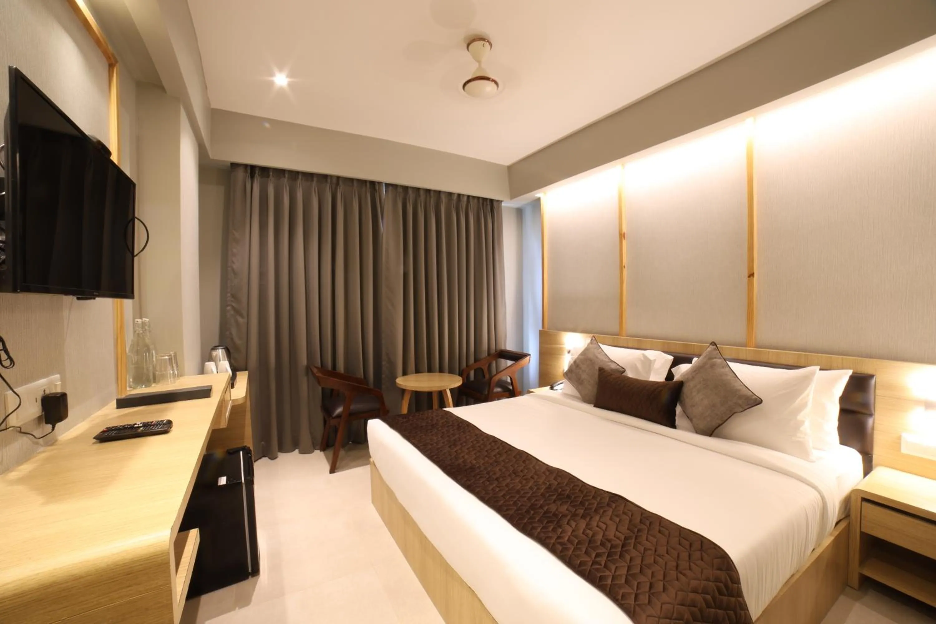 View (from property/room), Bed in NORTHIN Hotel Kolkata Airport
