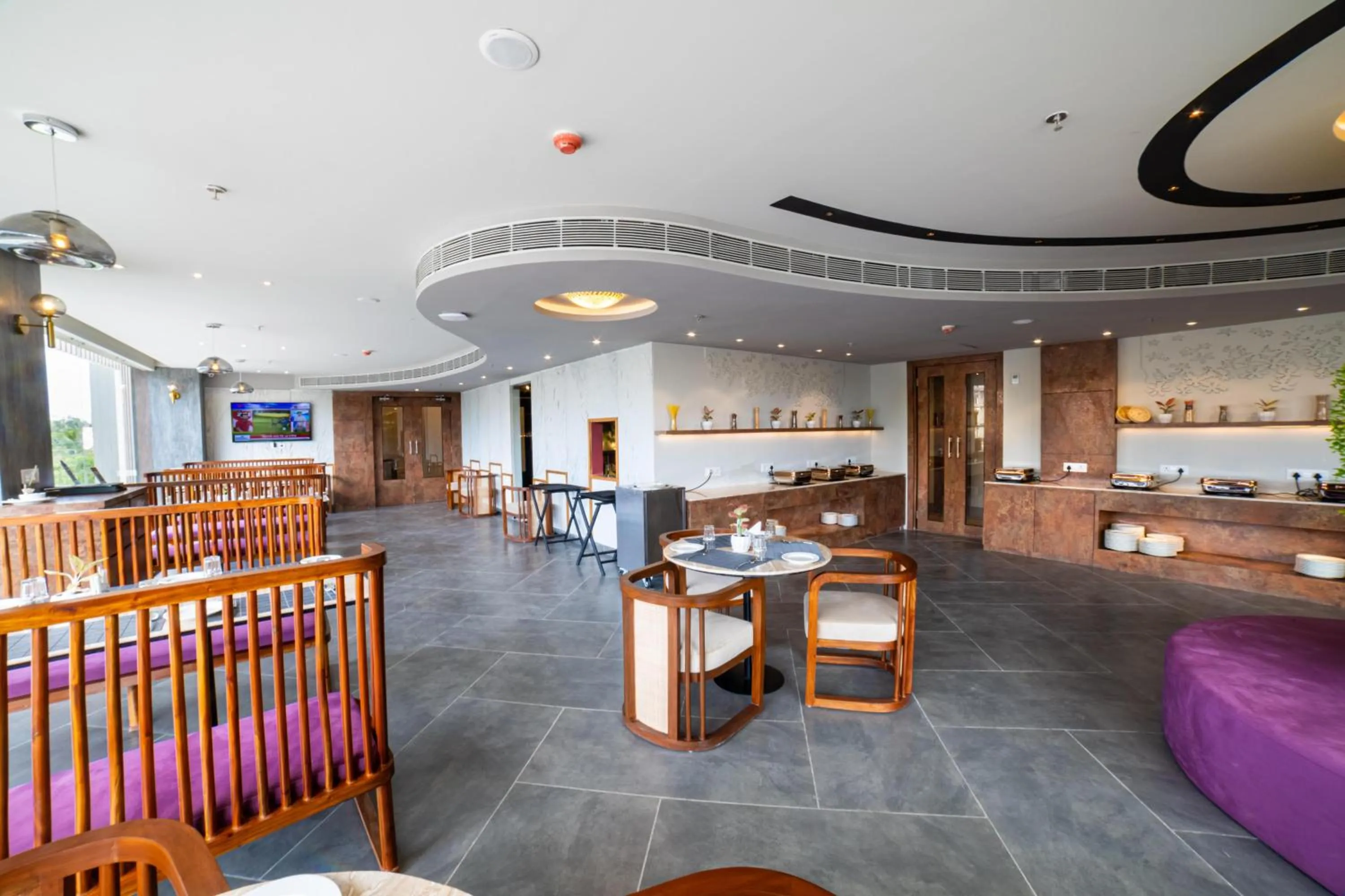 Restaurant/places to eat in NORTHIN Hotel Kolkata Airport