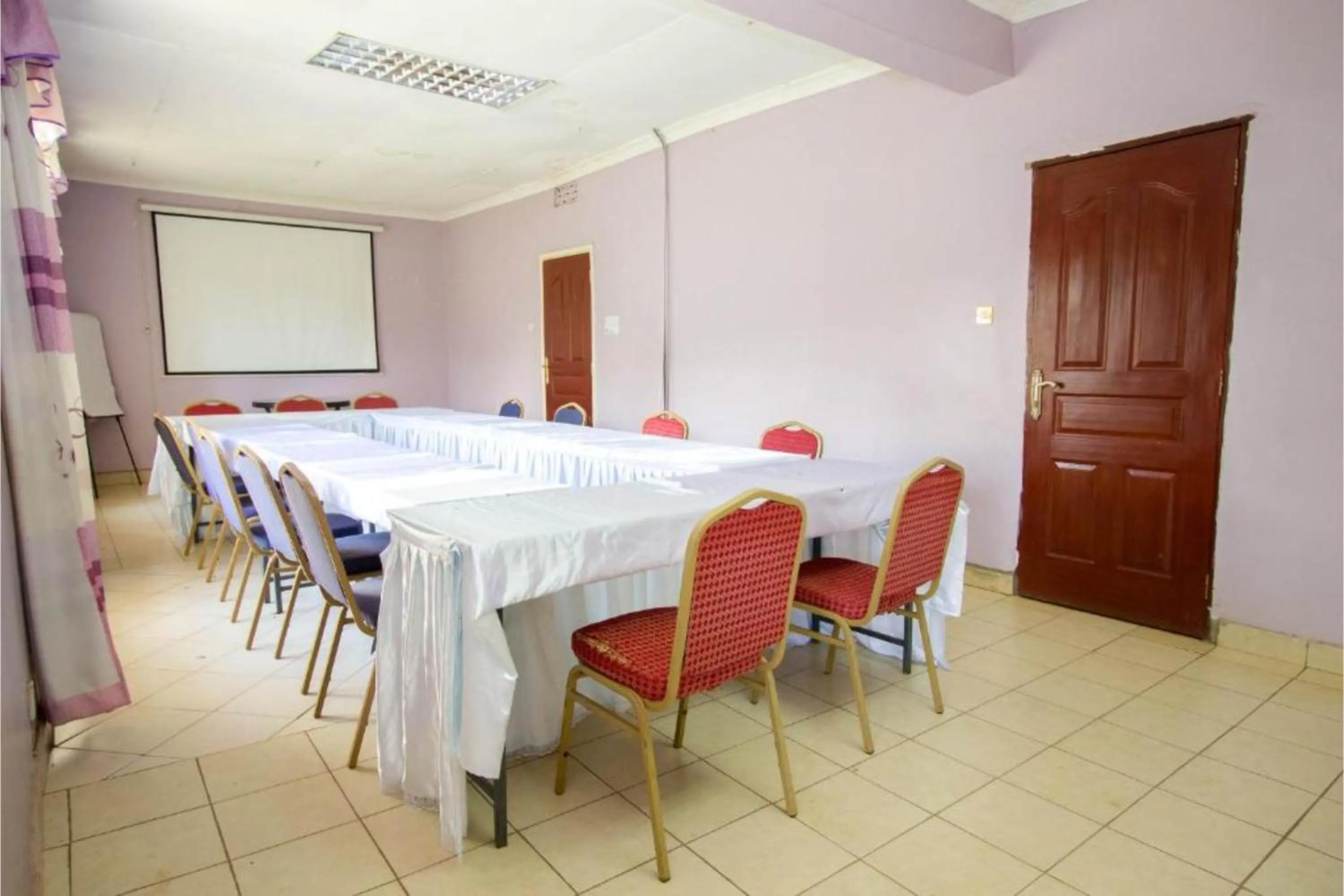 Meeting/conference room in Parkview Safari Hotel & Apartments