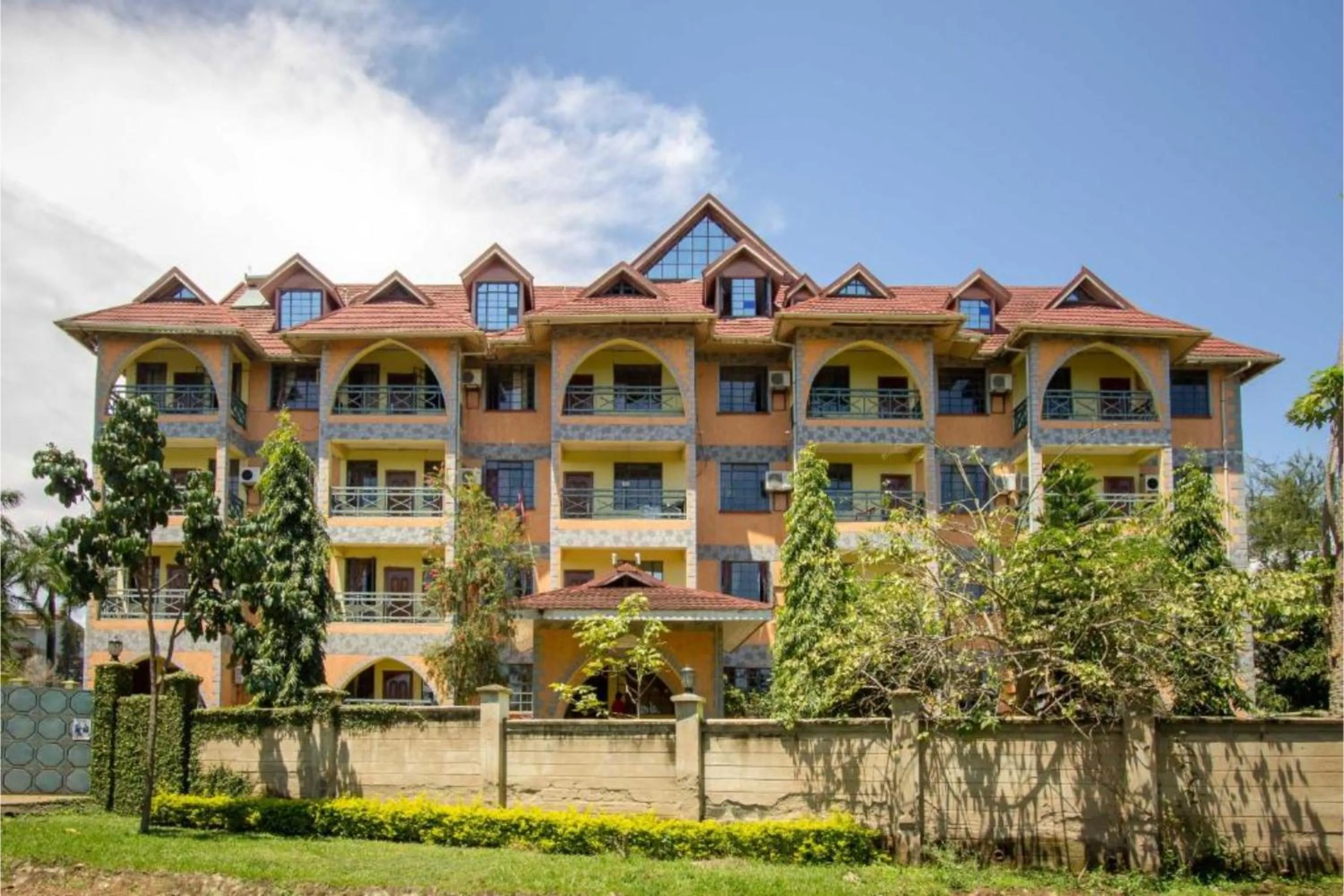 Property building in Parkview Safari Hotel & Apartments