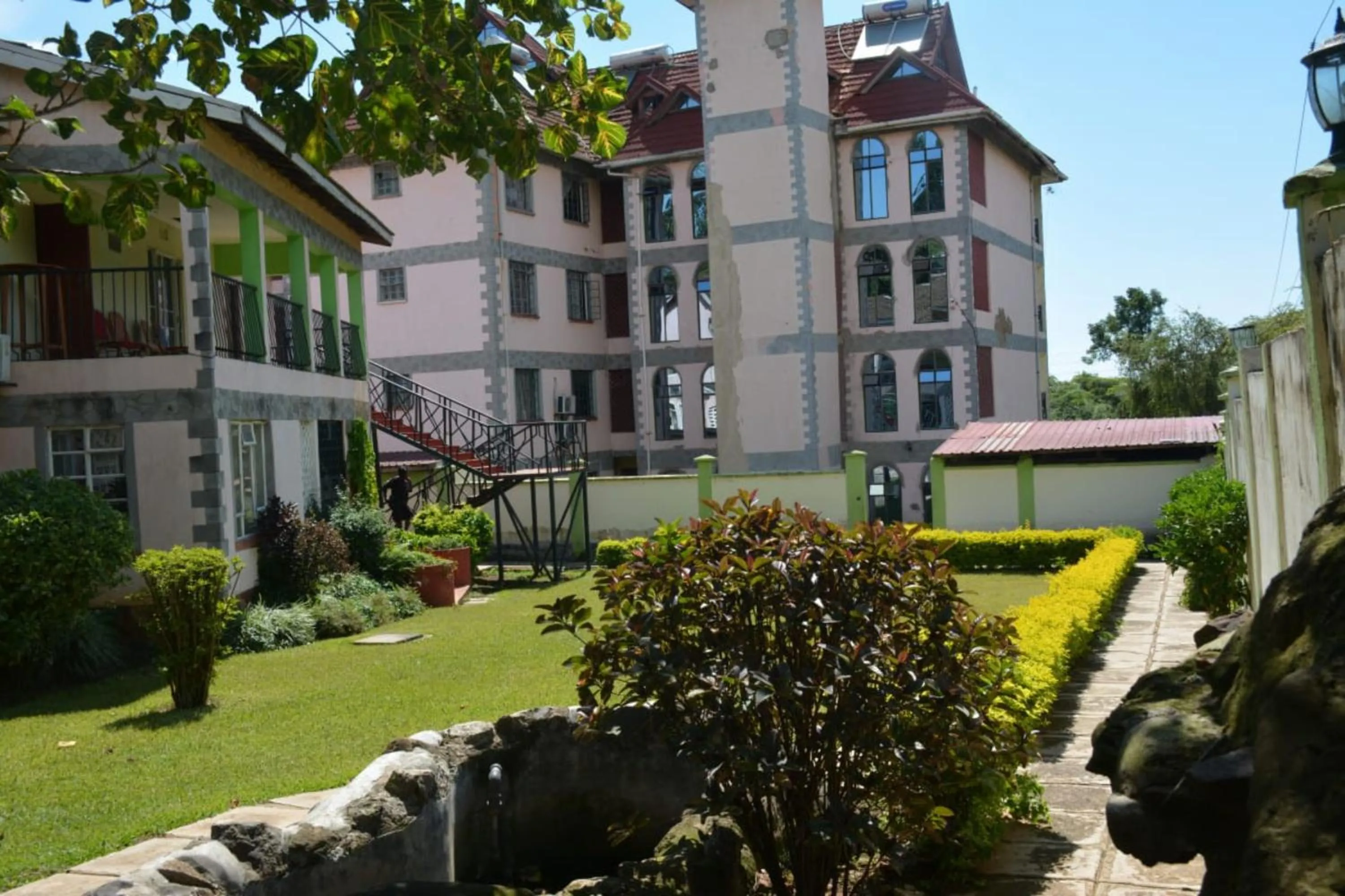 Parkview Safari Hotel & Apartments