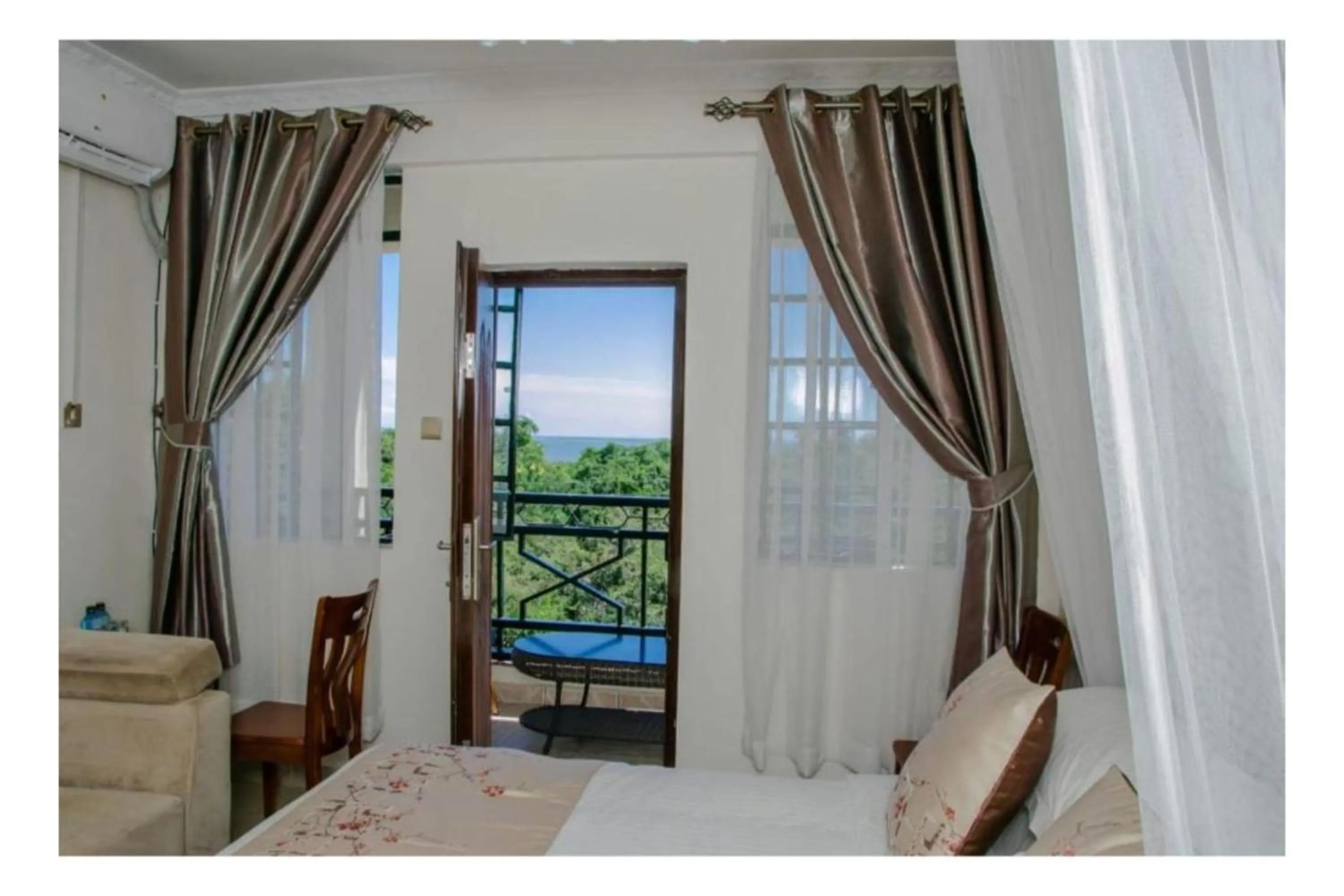 Bed in Parkview Safari Hotel & Apartments