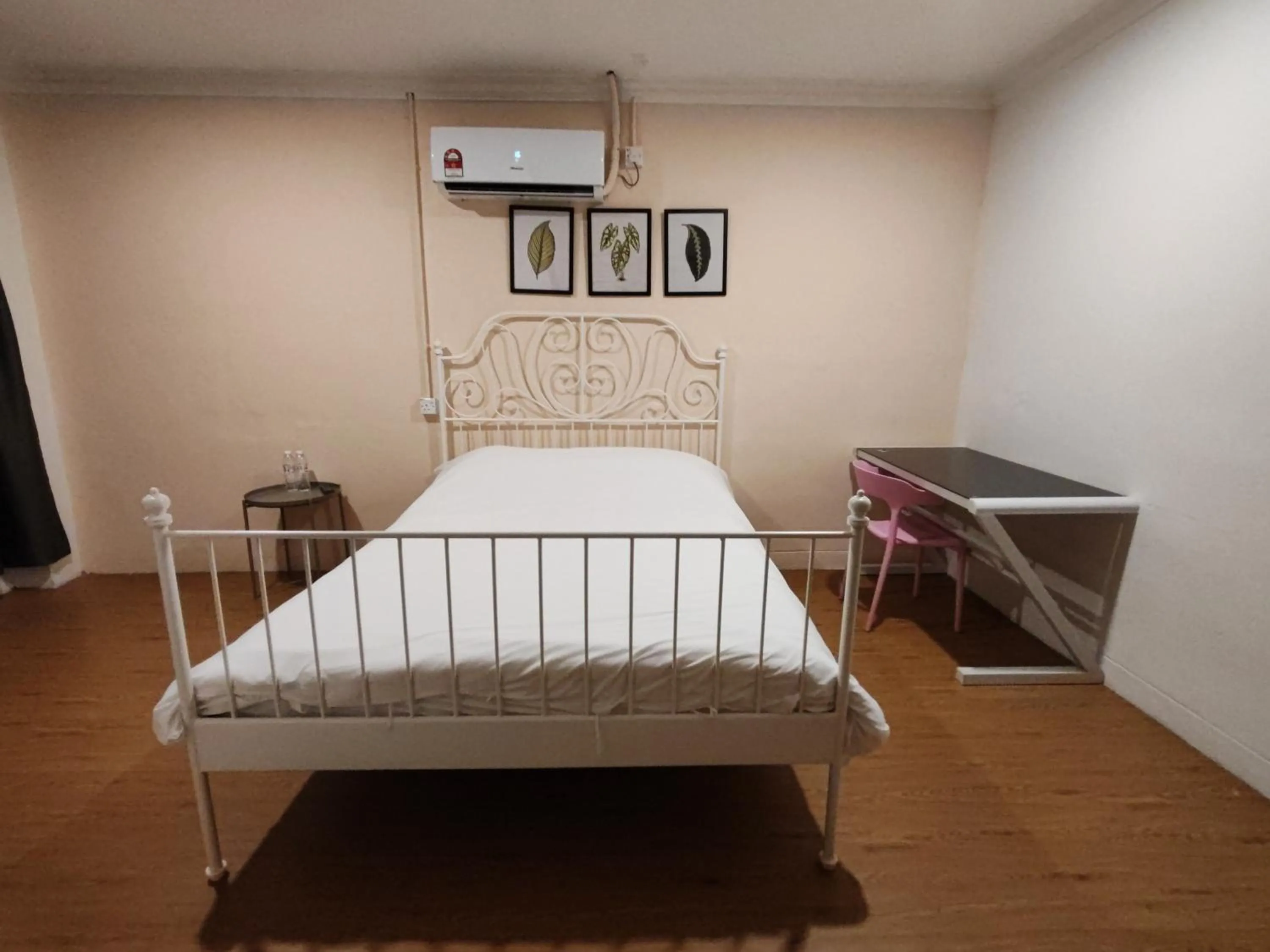 Photo of the whole room, Bed in Songtam Hotel