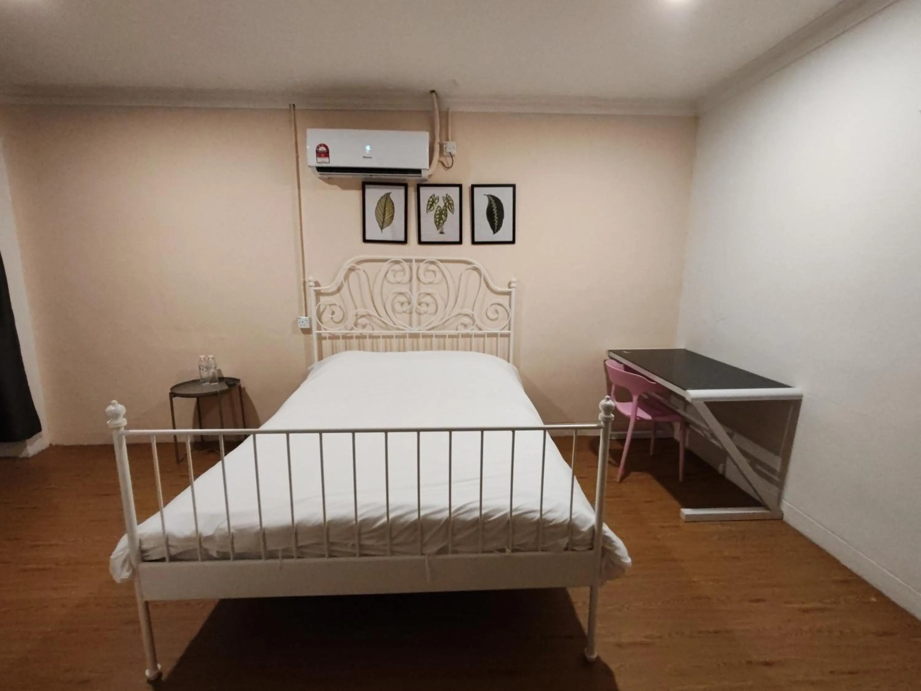 Bedroom, Bed in Songtam Hotel