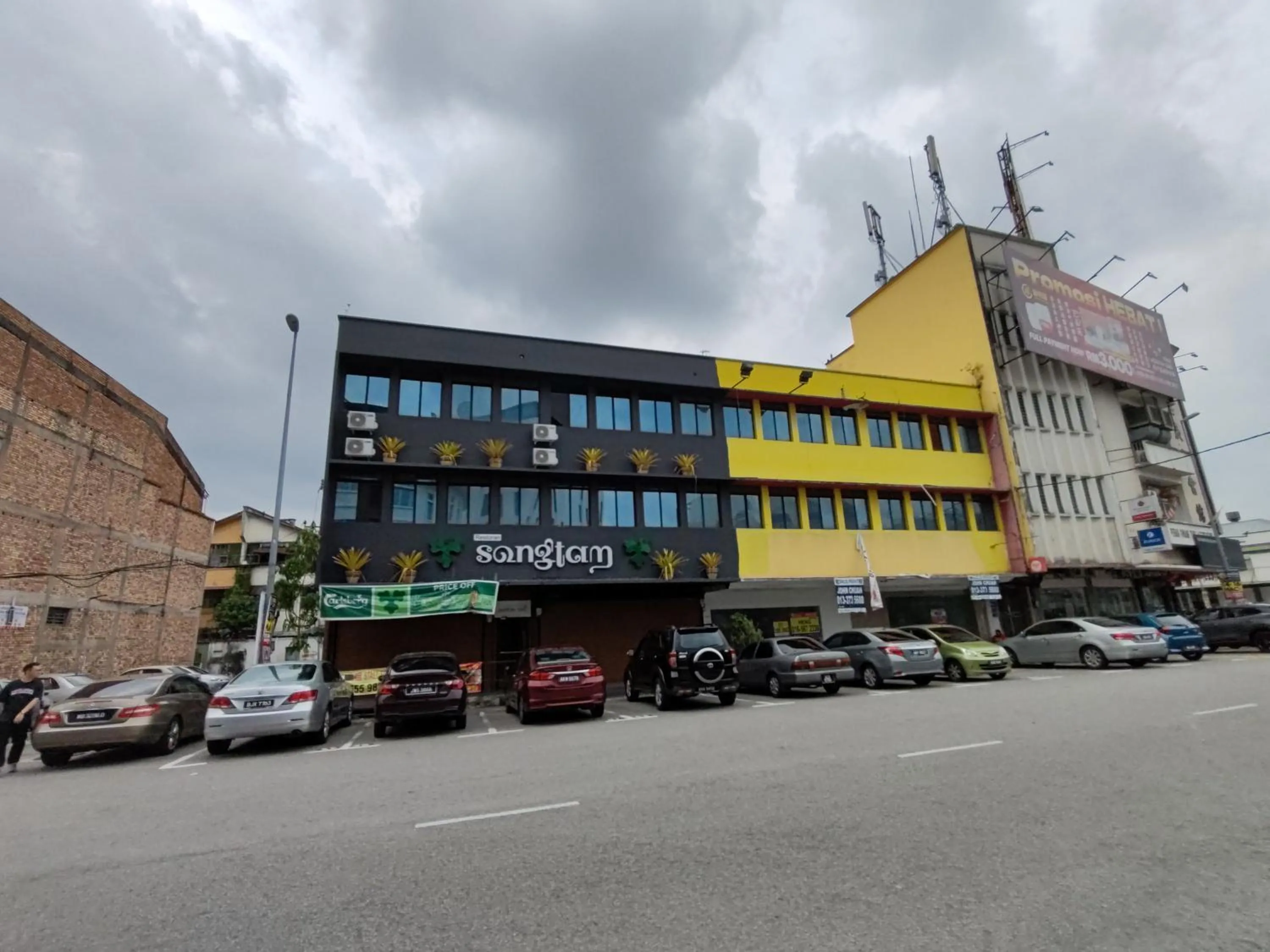 Property building in Songtam Hotel