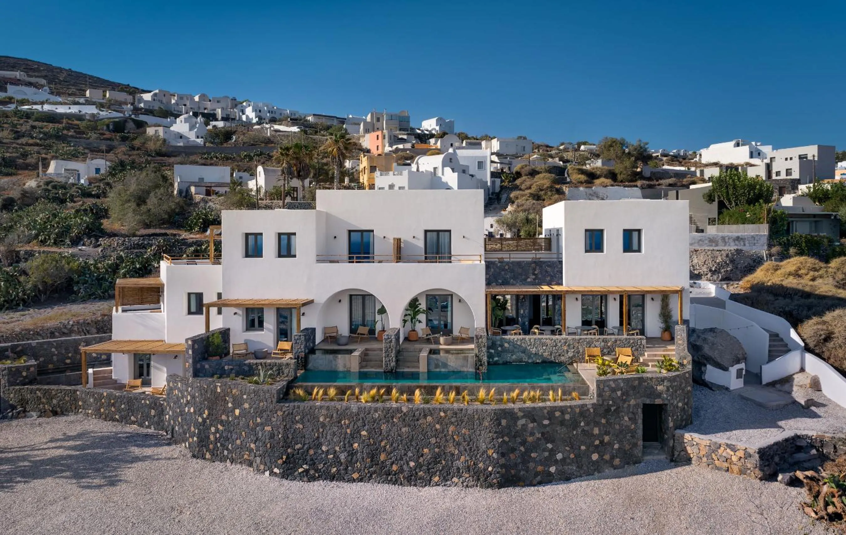 Property building in Klοstrá