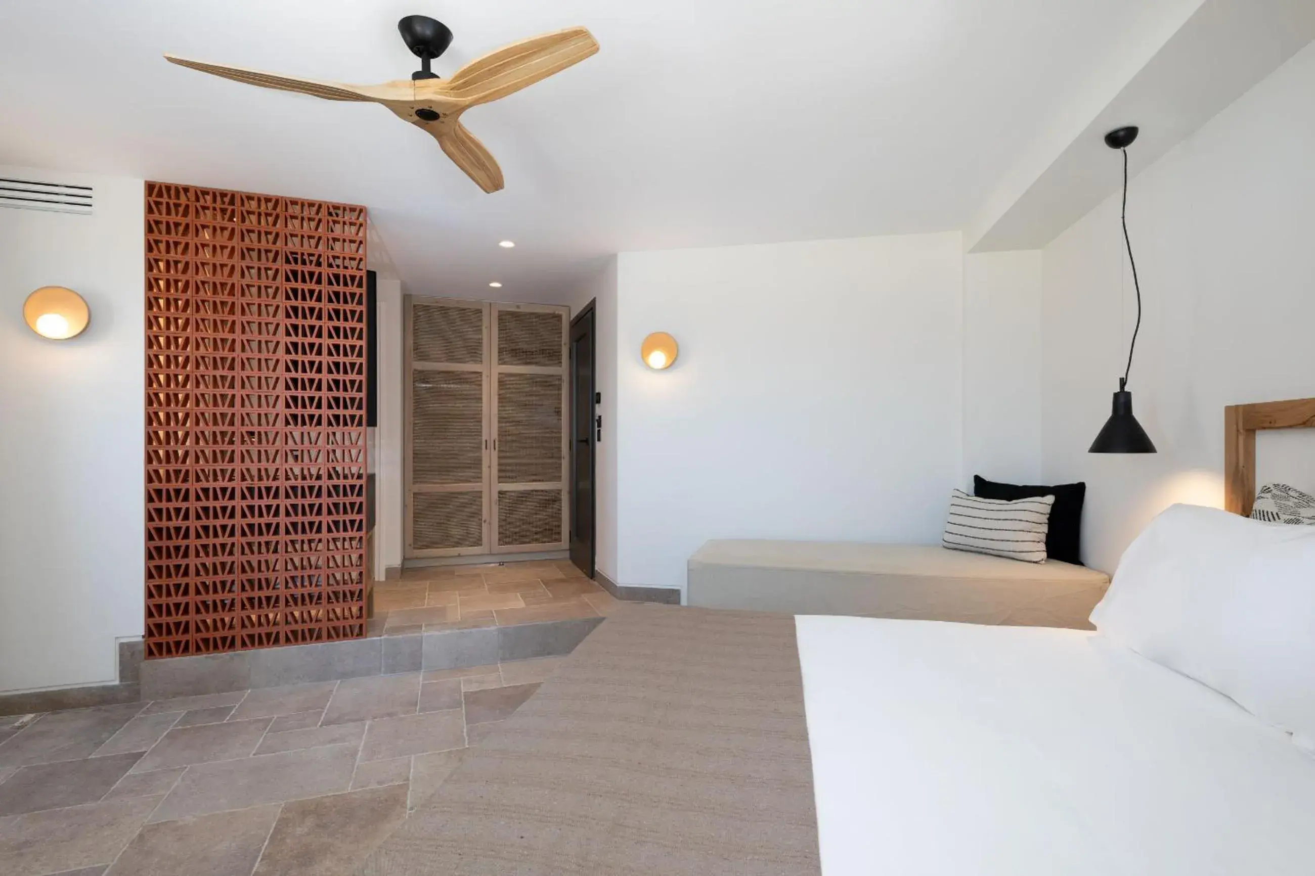 Executive room with outdoor private heated jetted tub and sea view in Klοstrá Hotel Executive room with outdoor private heated jetted tub and sea view in Klοstrá Hotel