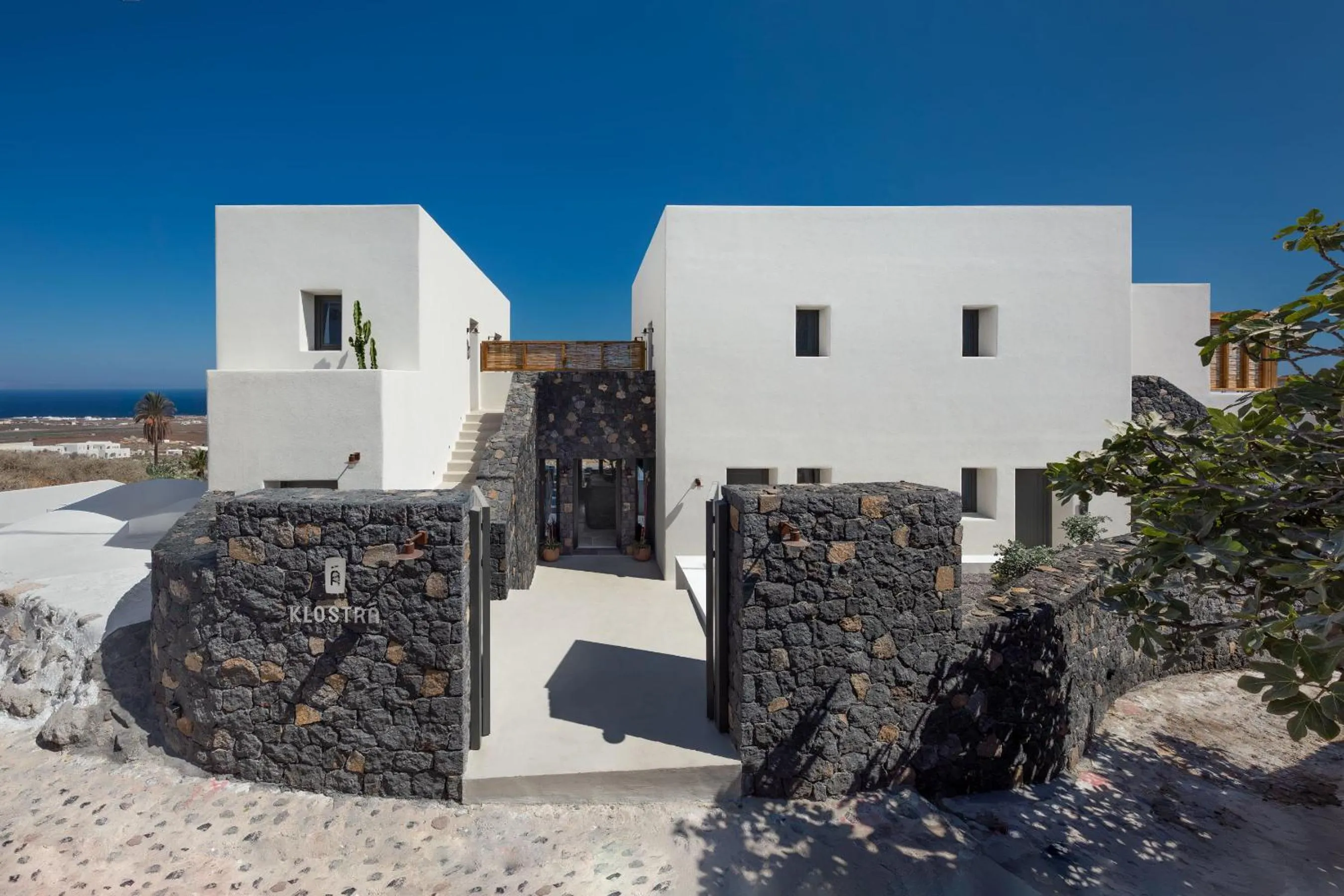 Property building in Klοstrá