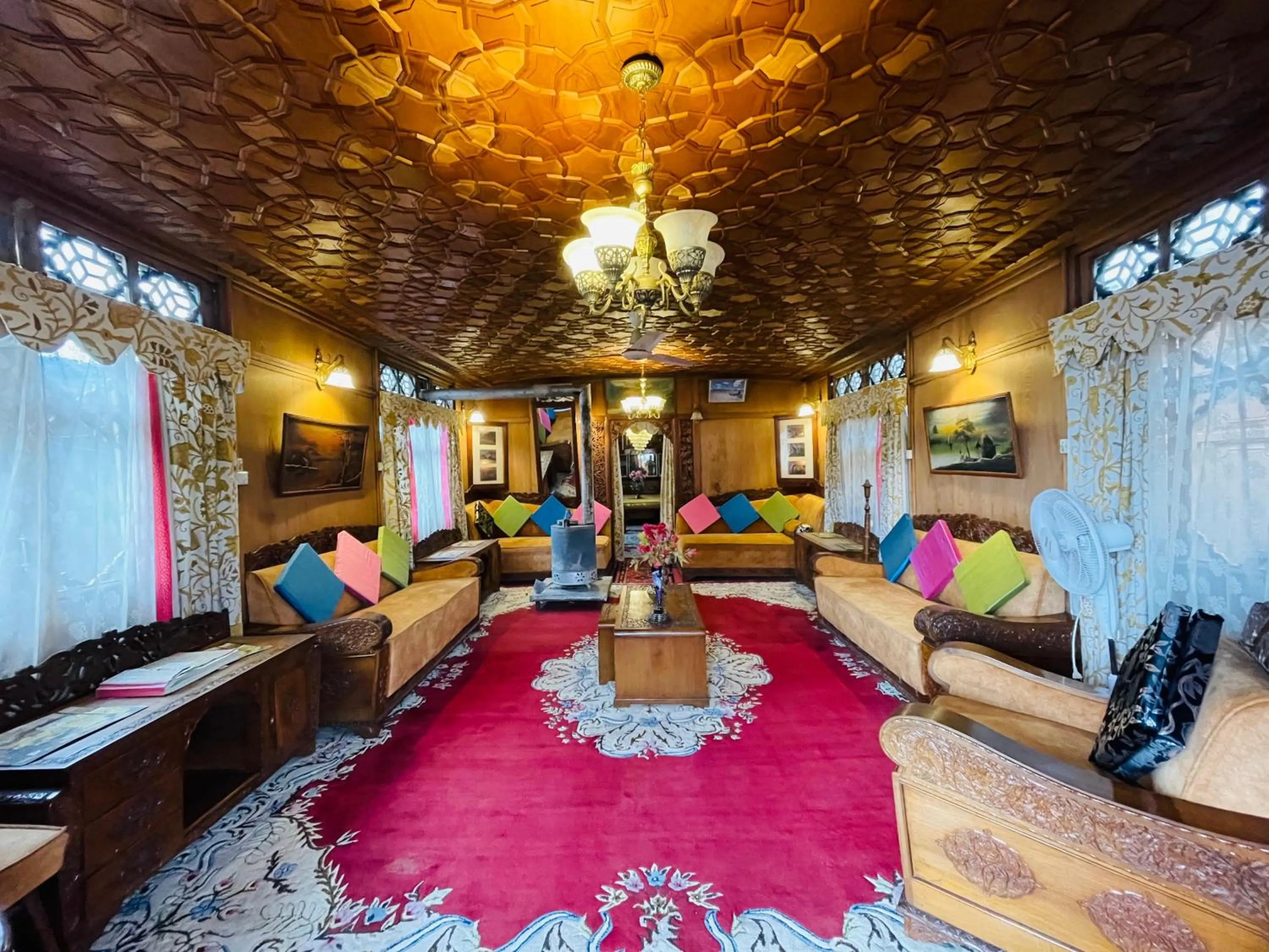New Sea Palace Houseboats