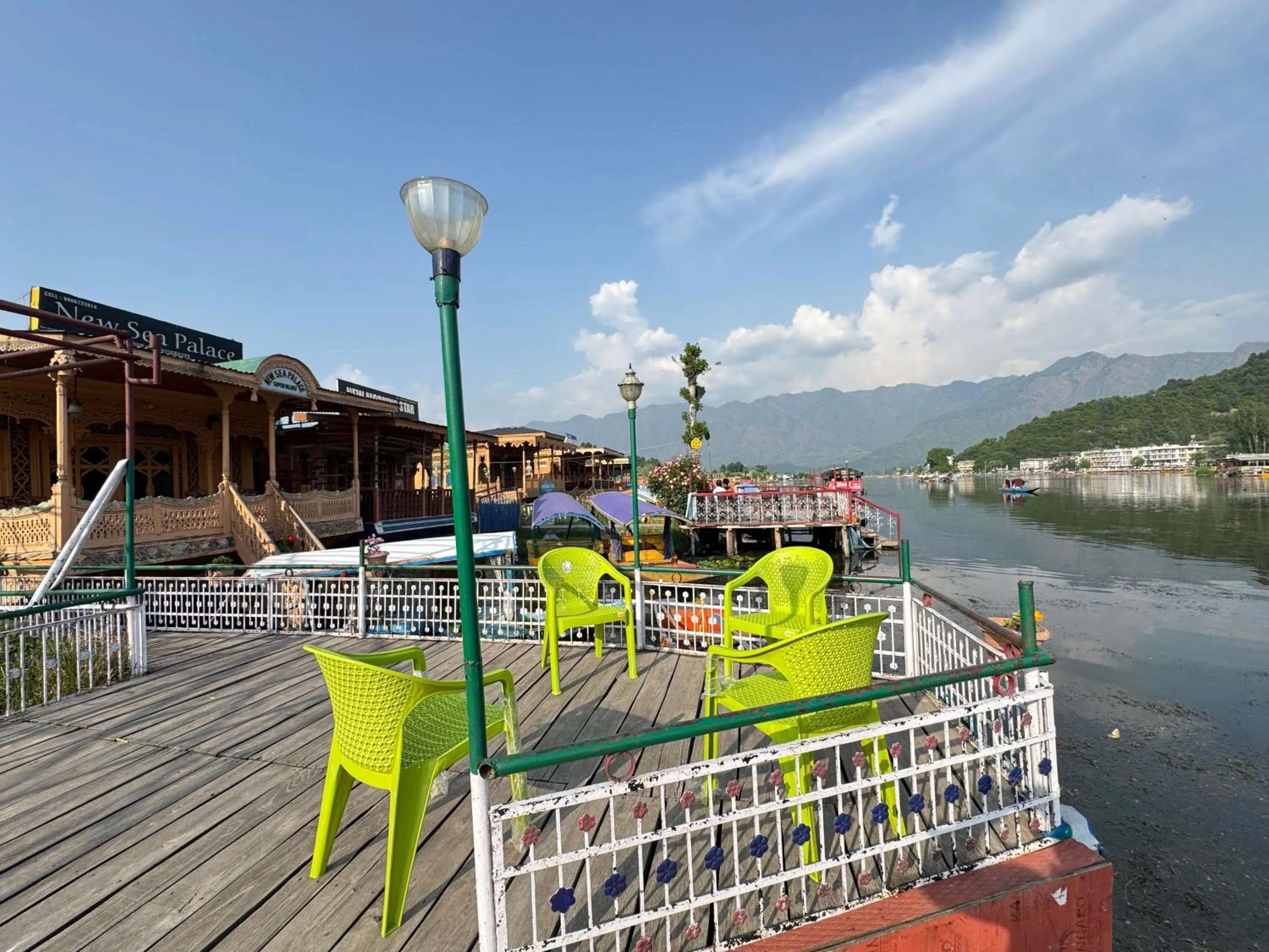 New Sea Palace Houseboats