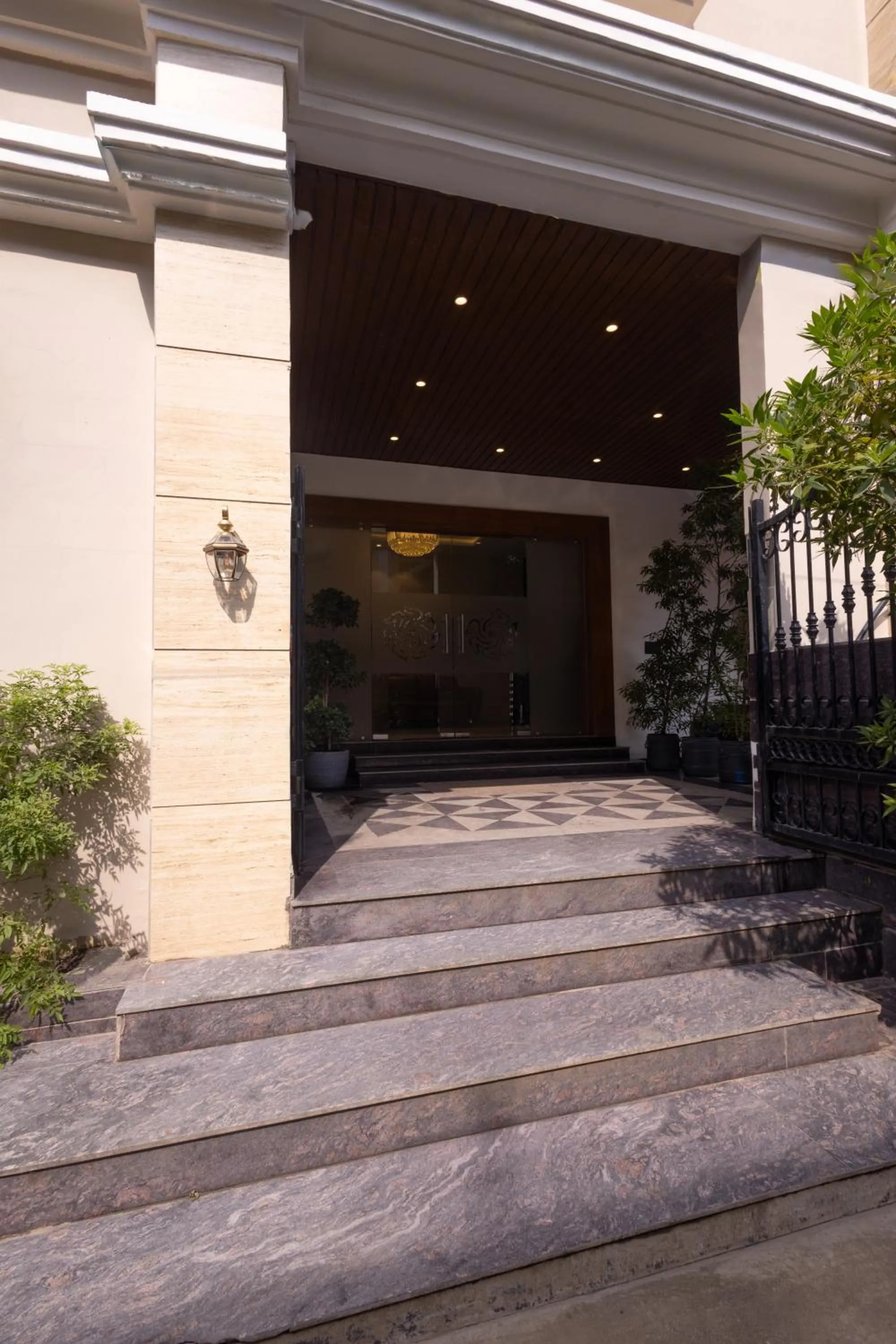 Pravasa Stay Near Luv Kush Square