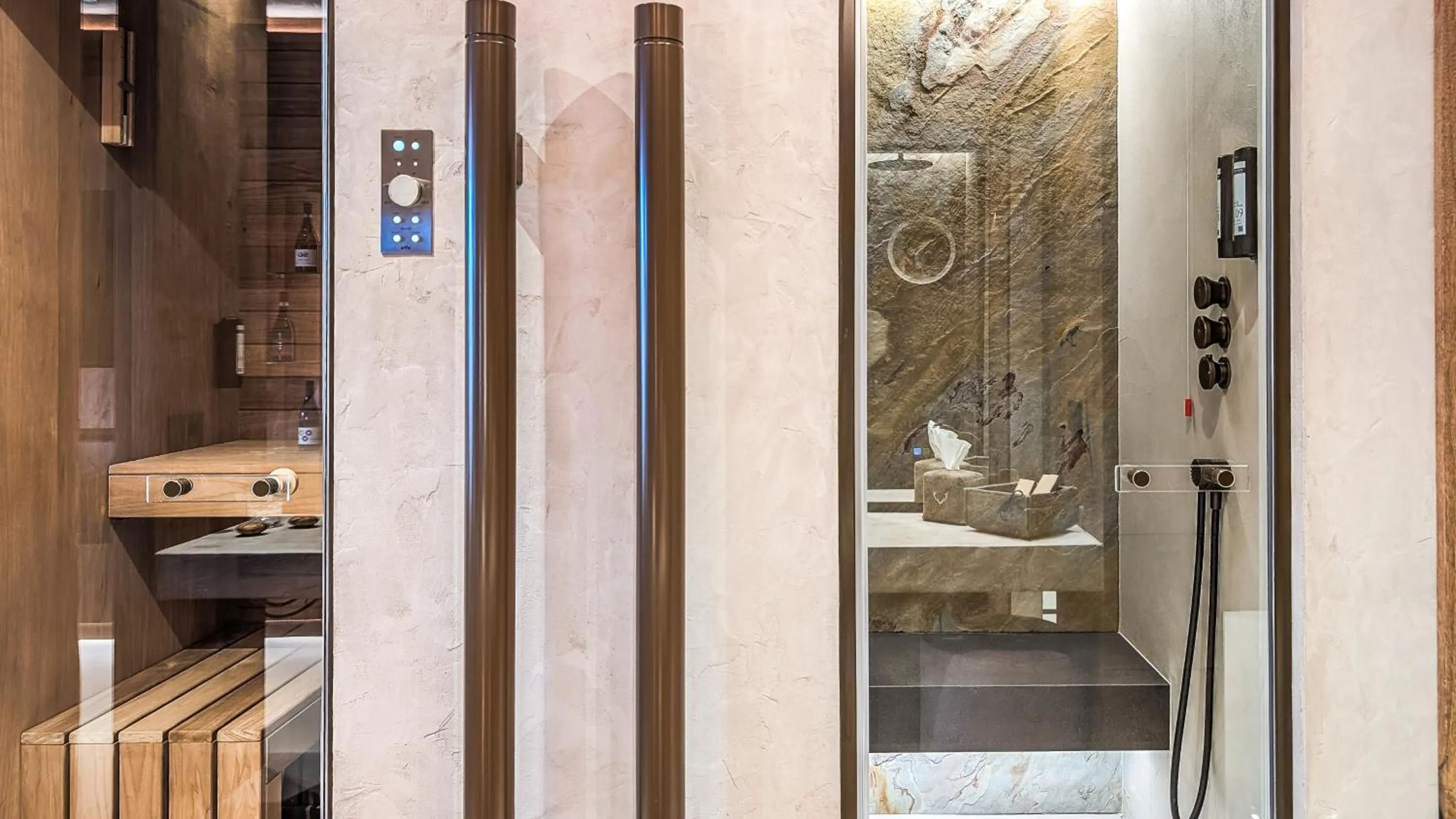 Shower in Mohe Boutique Hotel