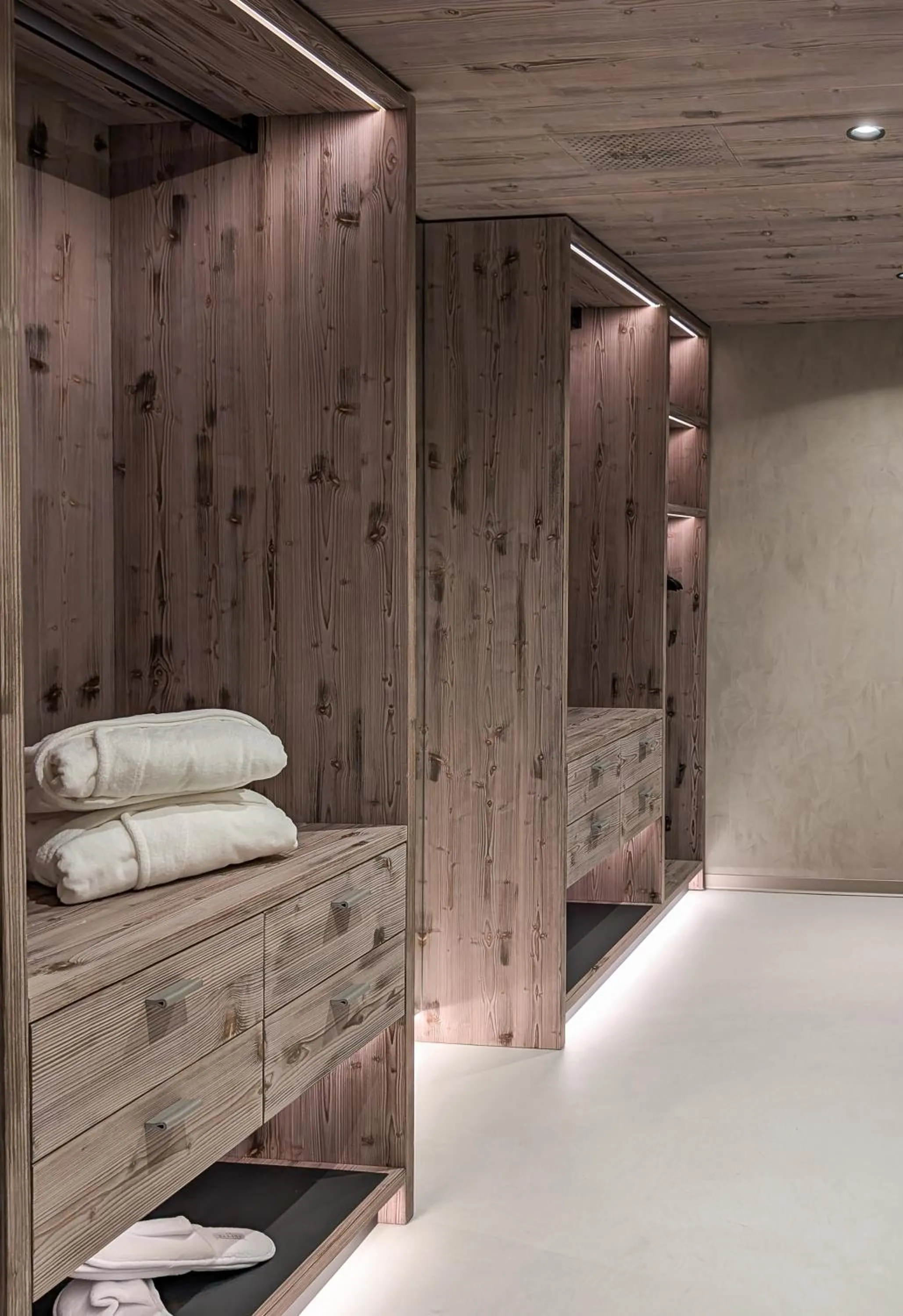 wardrobe, Bed in Mohe Boutique Hotel