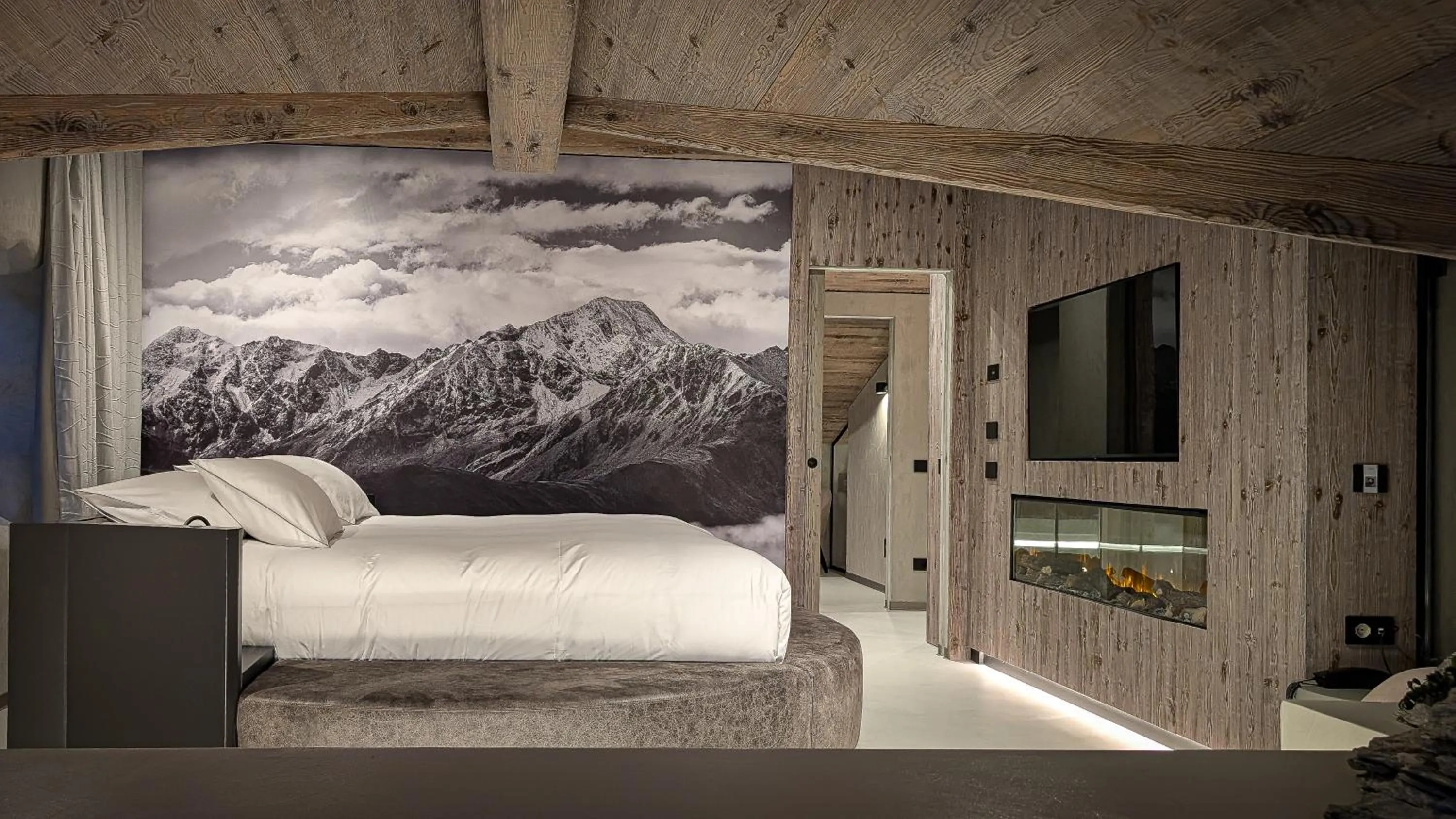 Photo of the whole room, Bed in Mohe Boutique Hotel