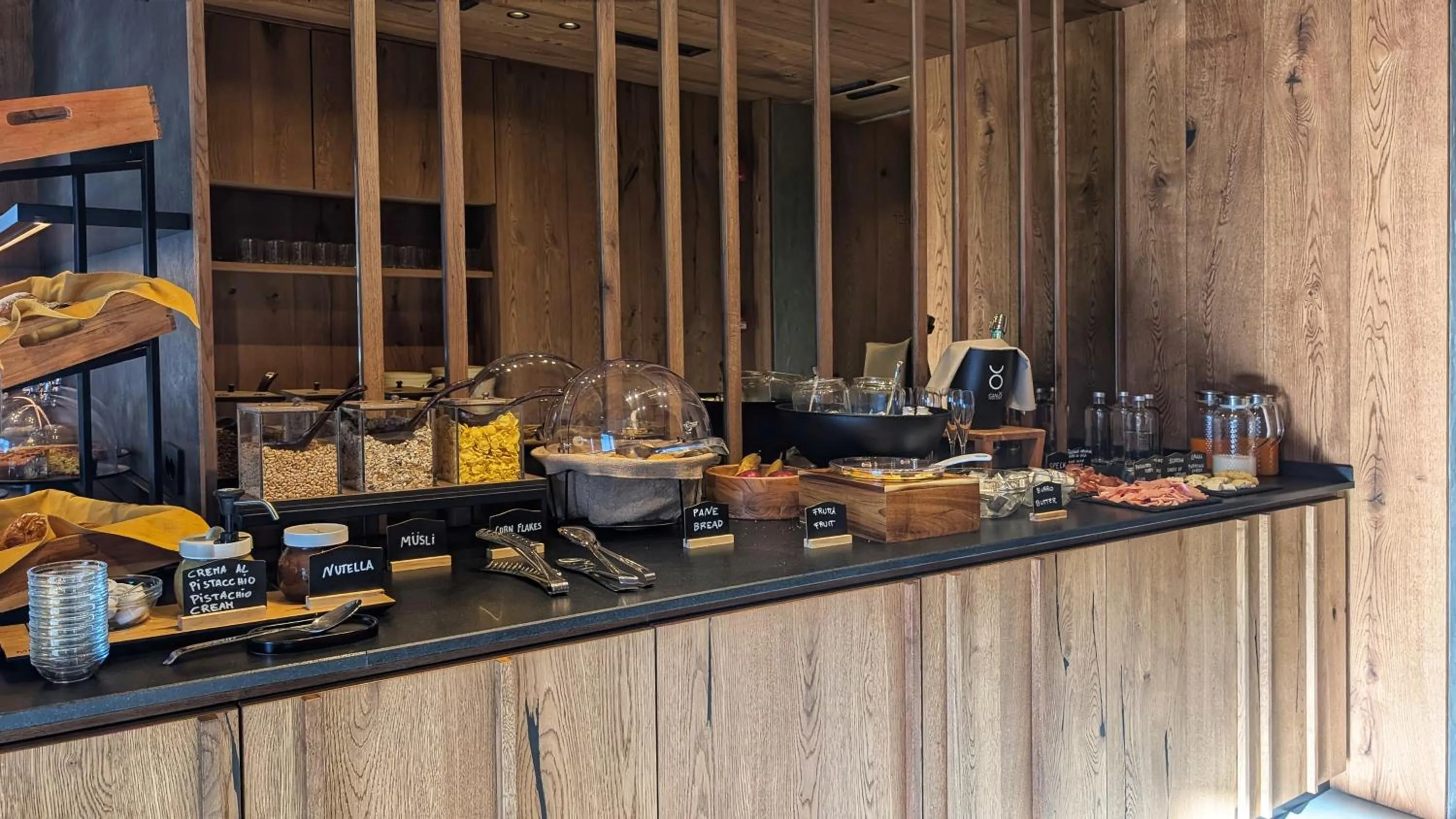 Food and drinks in Mohe Boutique Hotel