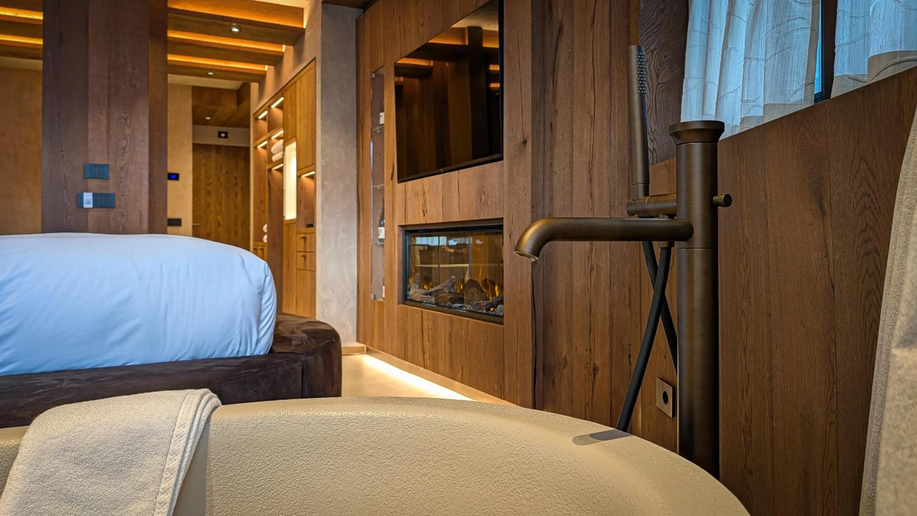 Photo of the whole room, Bed in Mohe Boutique Hotel