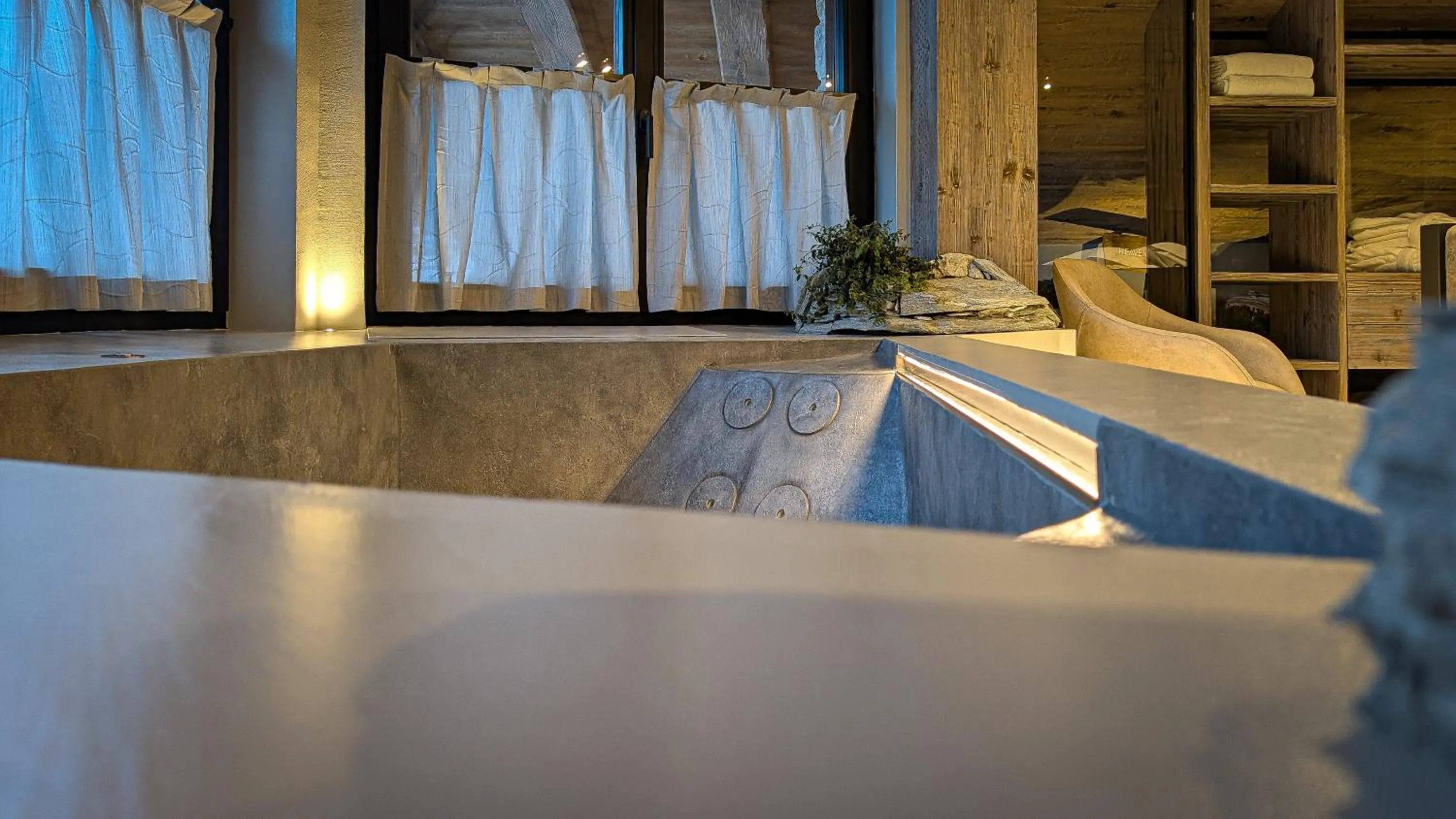 Hot Tub in Mohe Boutique Hotel