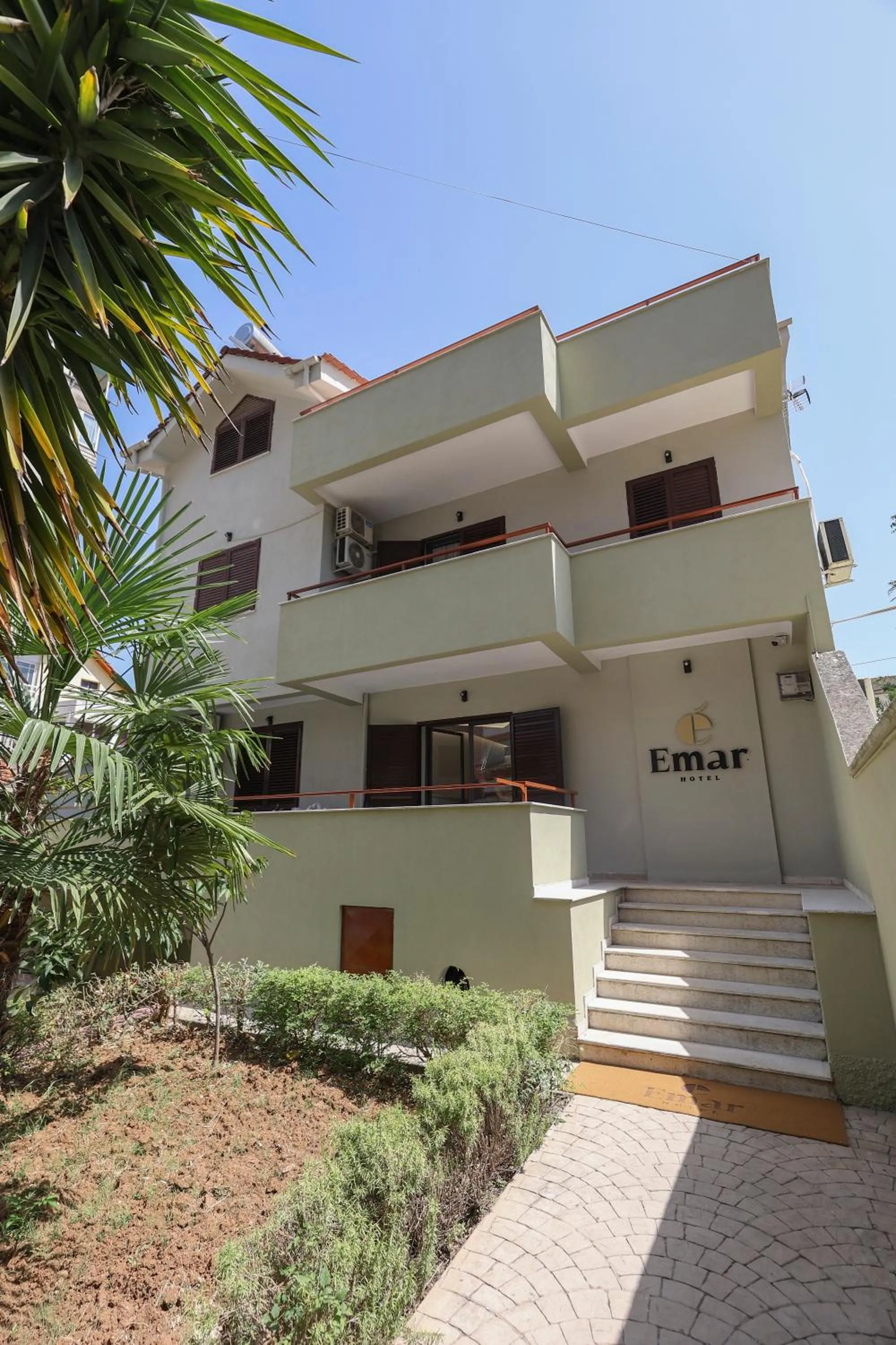 Emar Hotel