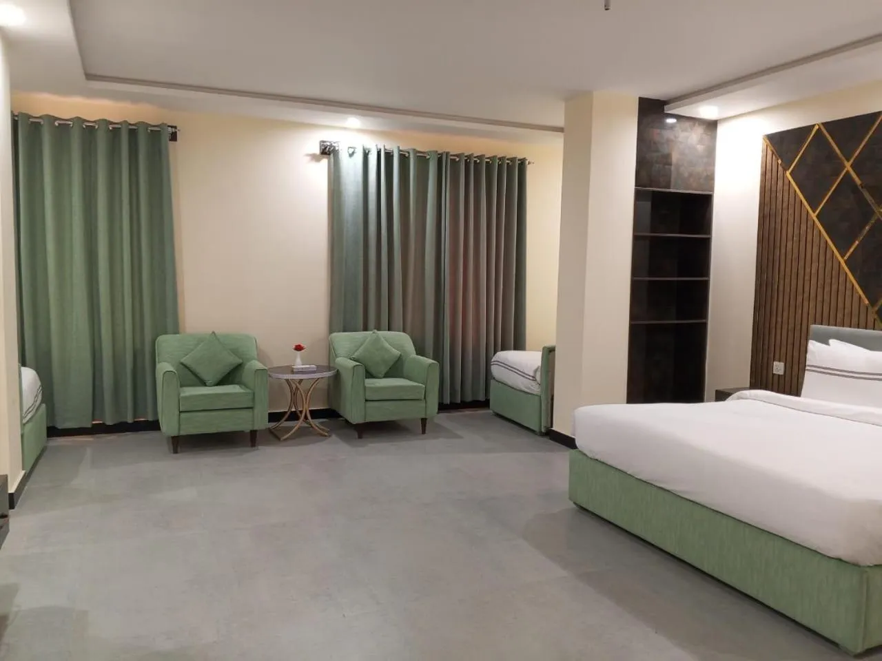 Bed in Legend Hotel Kalam