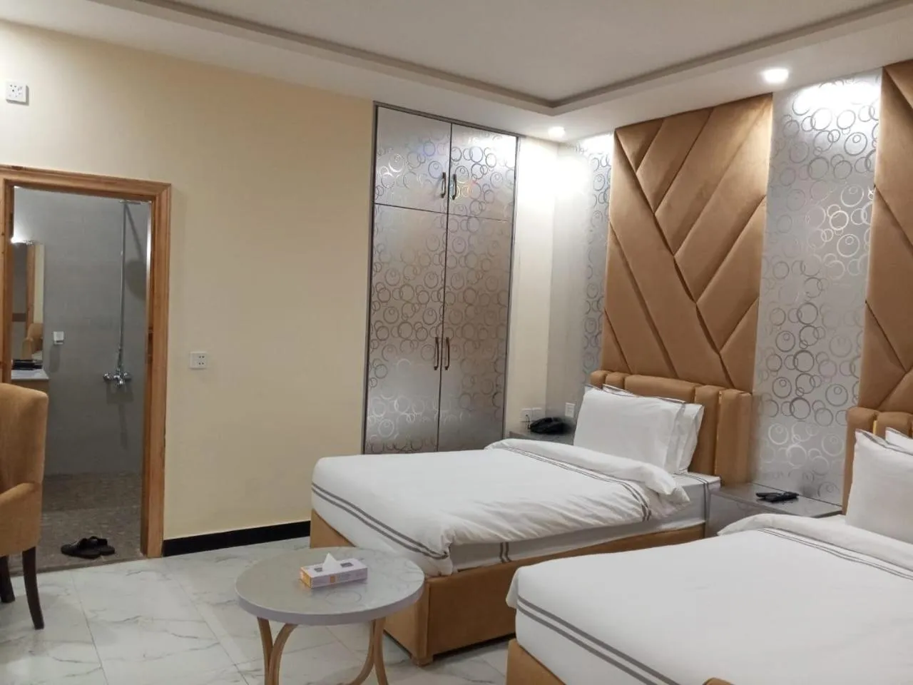 Bed in Legend Hotel Kalam