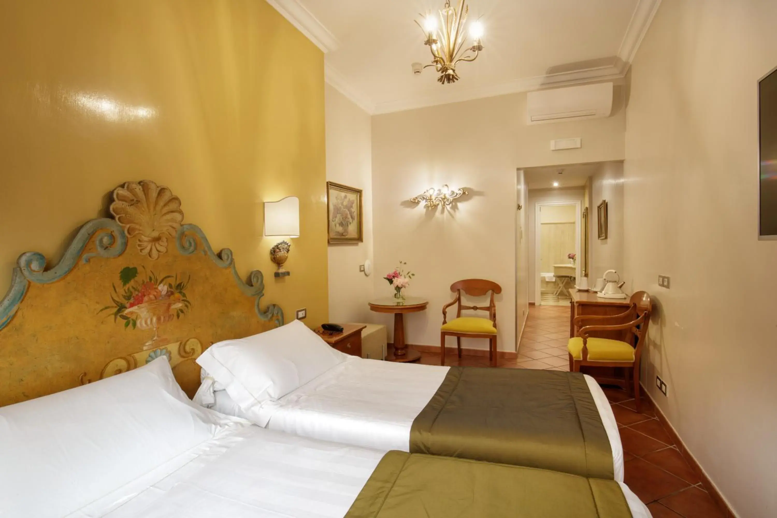 Photo of the whole room, Bed in Hotel Mozart Photo of the whole room, Bed in Hotel Mozart