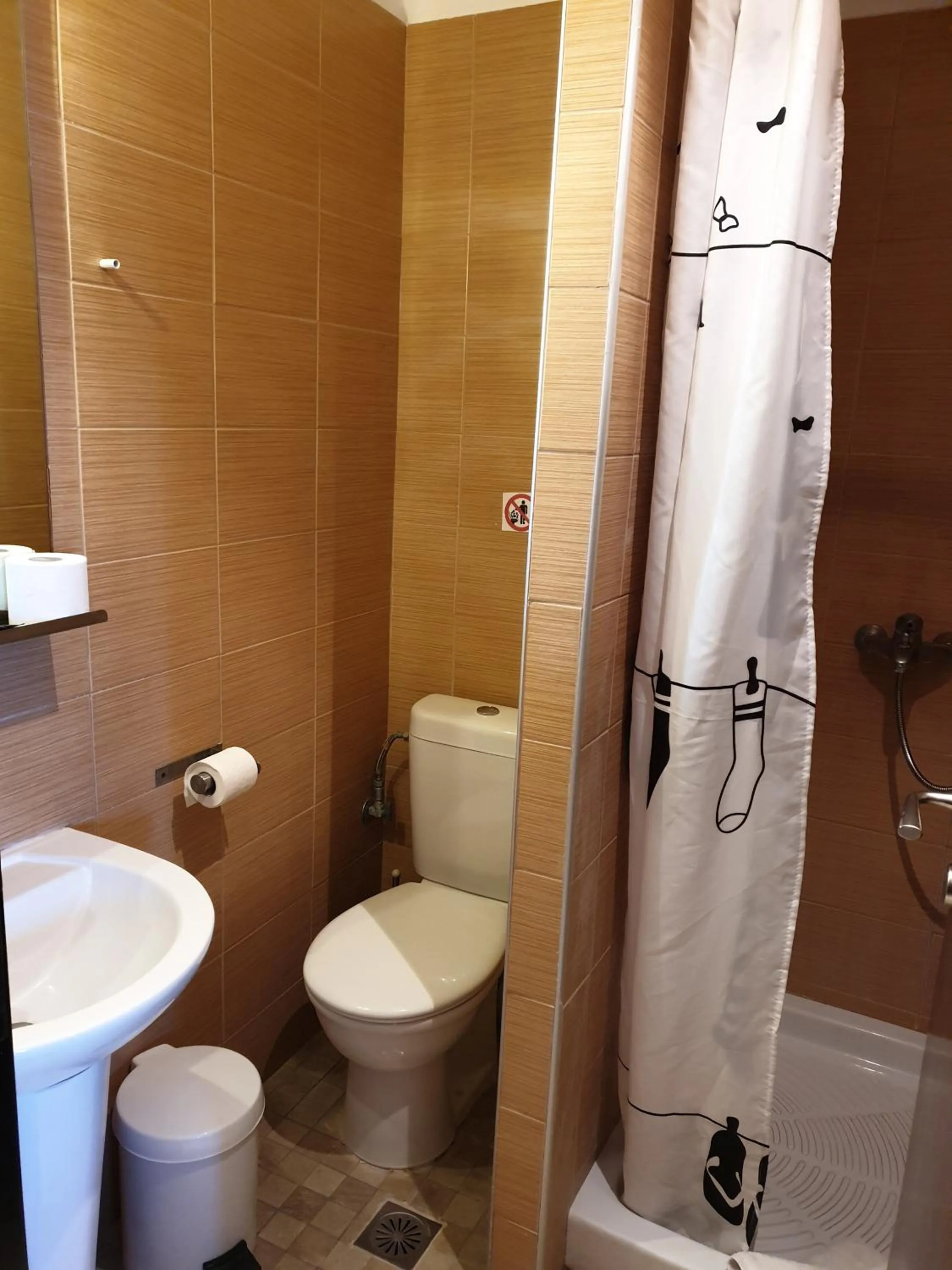 Shower in Plaza Hotel