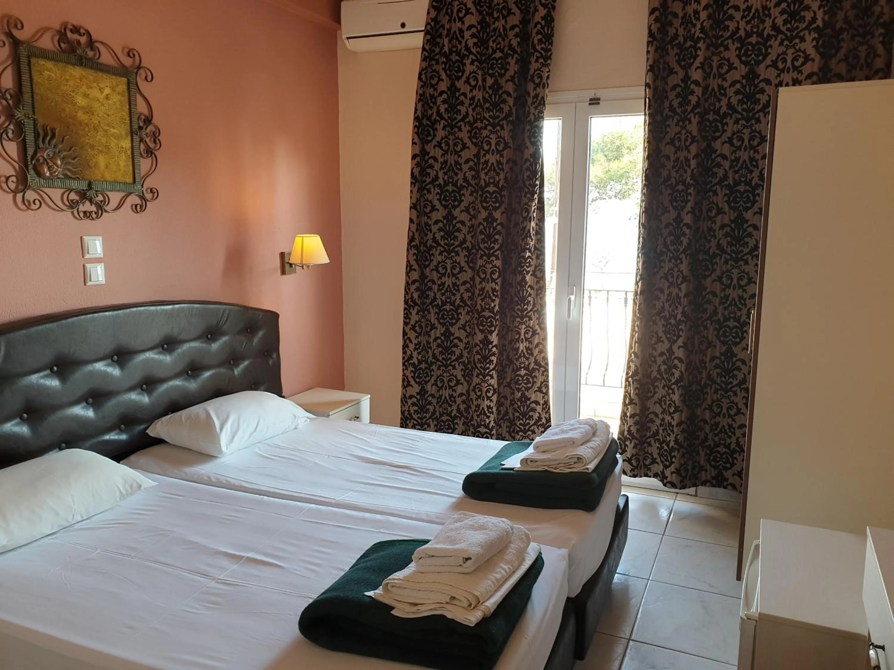 Bedroom in Plaza Hotel