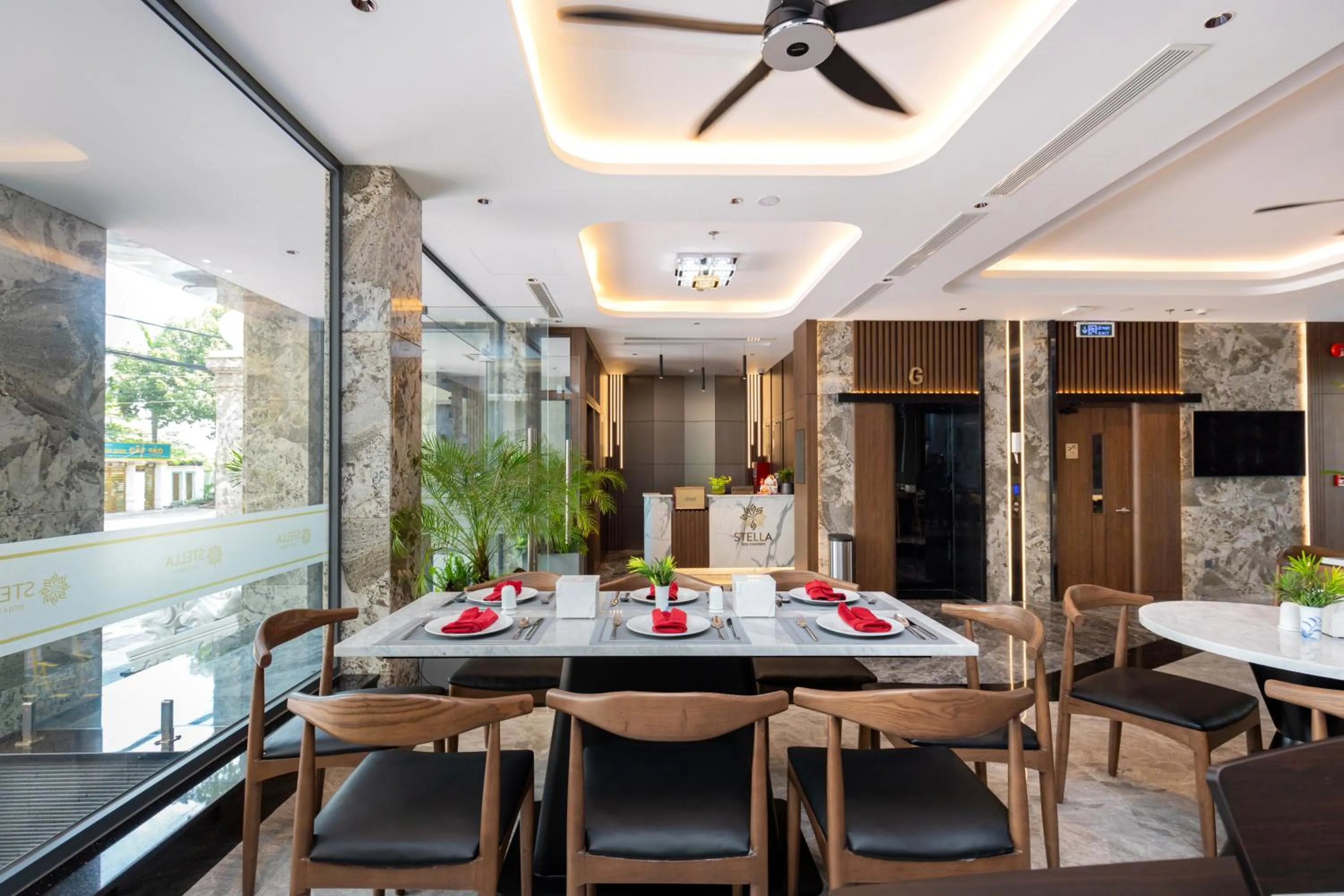 Restaurant/places to eat in STELLA Hotel & Apartment