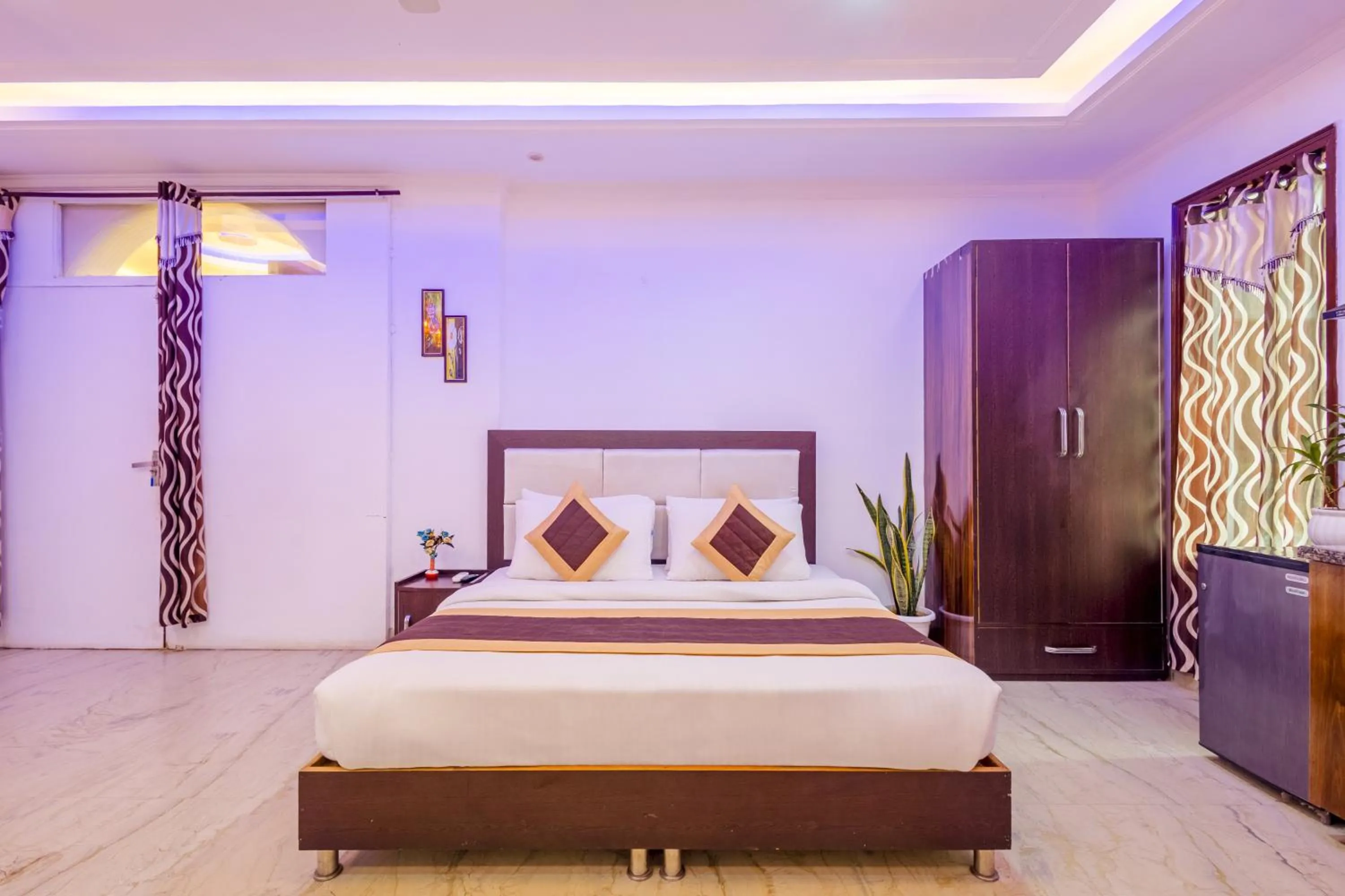 Bedroom, Bed in Hotel Ashiyana Elite I Near Dlf Golf Course Road I Gurgaon