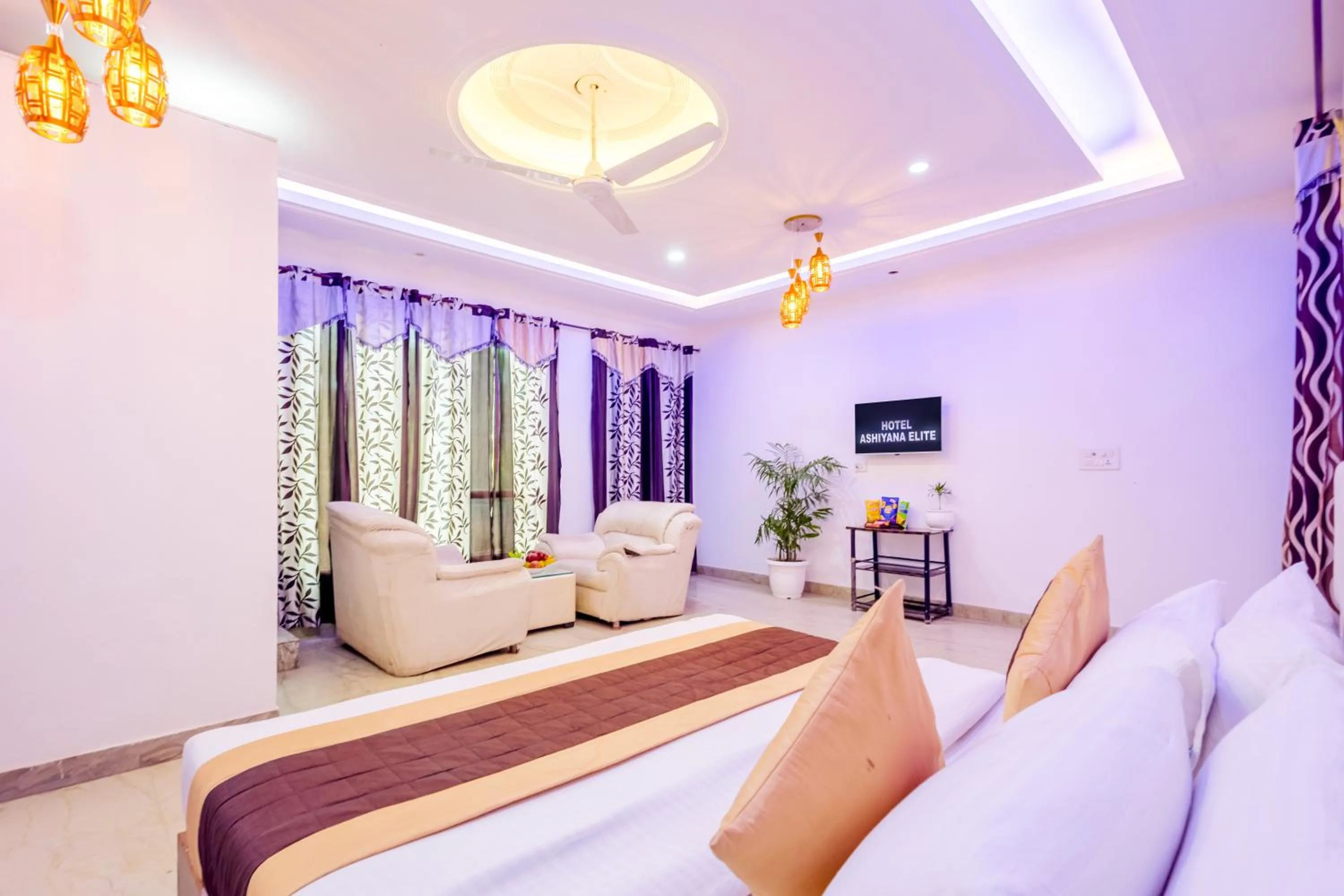Photo of the whole room, Bed in Hotel Ashiyana Elite I Near Dlf Golf Course Road I Gurgaon