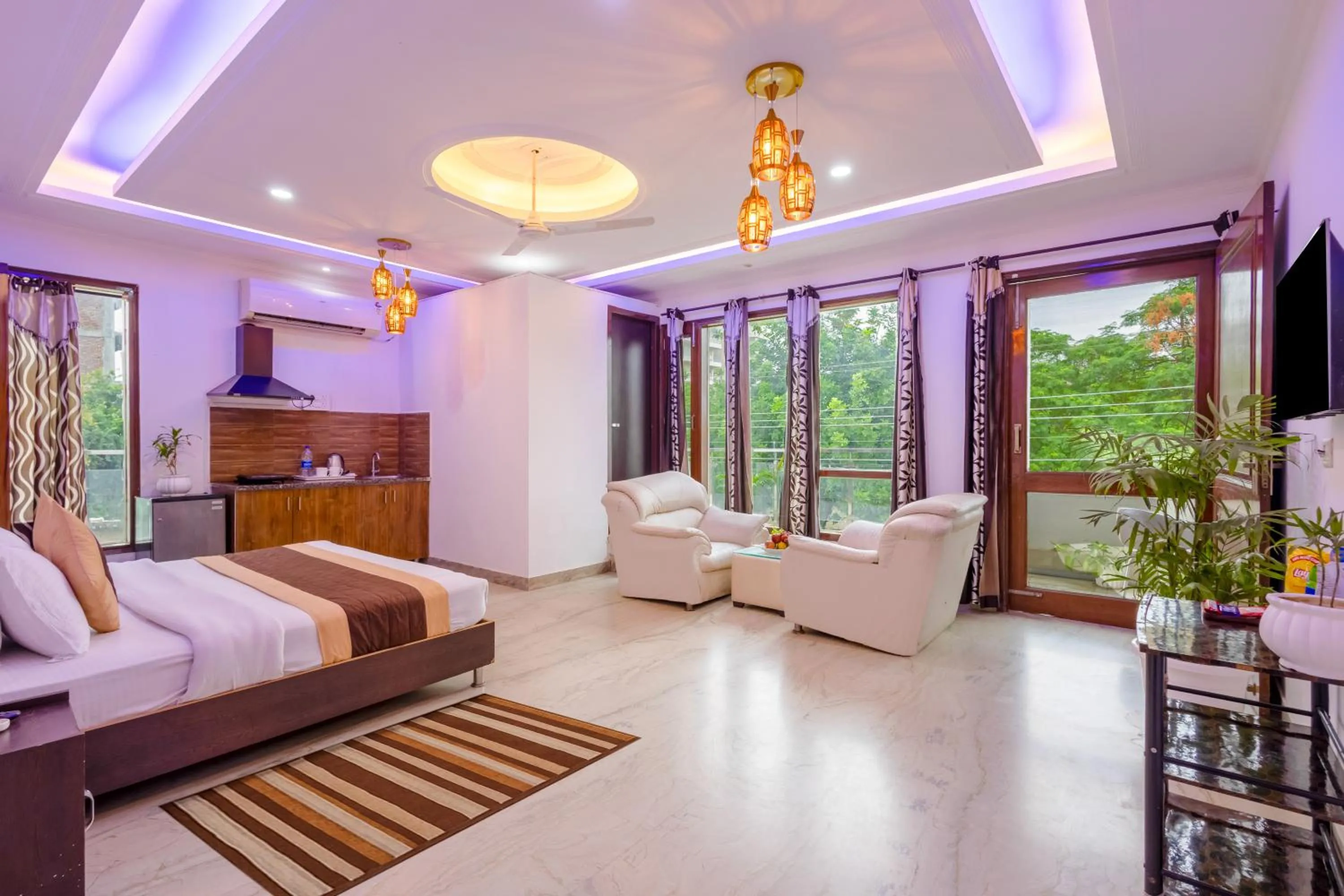 Family Suite in Hotel Ashiyana Elite I Near Dlf Golf Course Road I Gurgaon