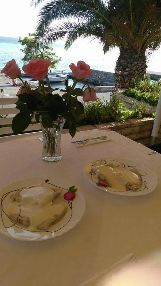 Restaurant/places to eat in Bed and Breakfast MIRAMAR