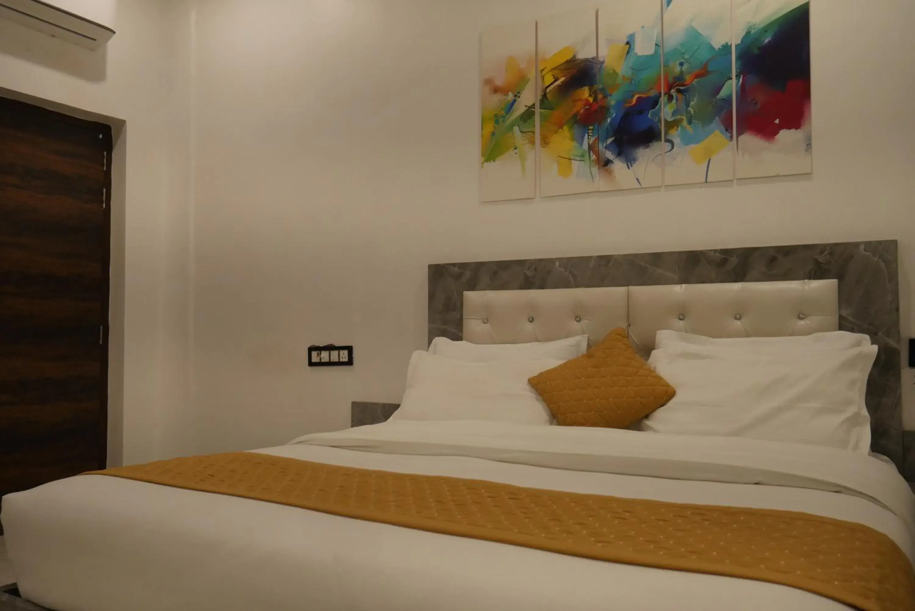 Bed in Cloud Forest Bed in Cloud Forest