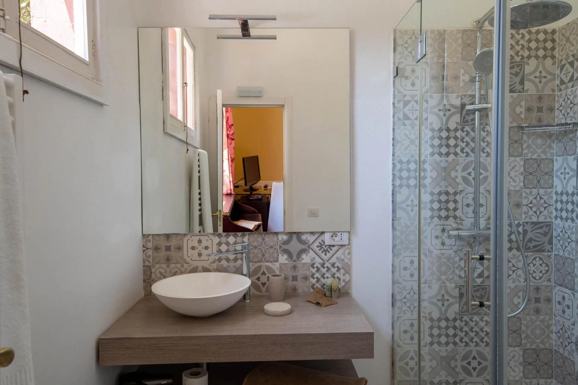 Shower in Hotel Rural Las Longueras