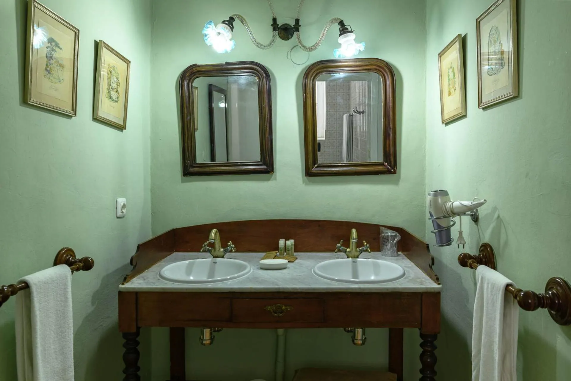Bathroom in Hotel Rural Las Longueras