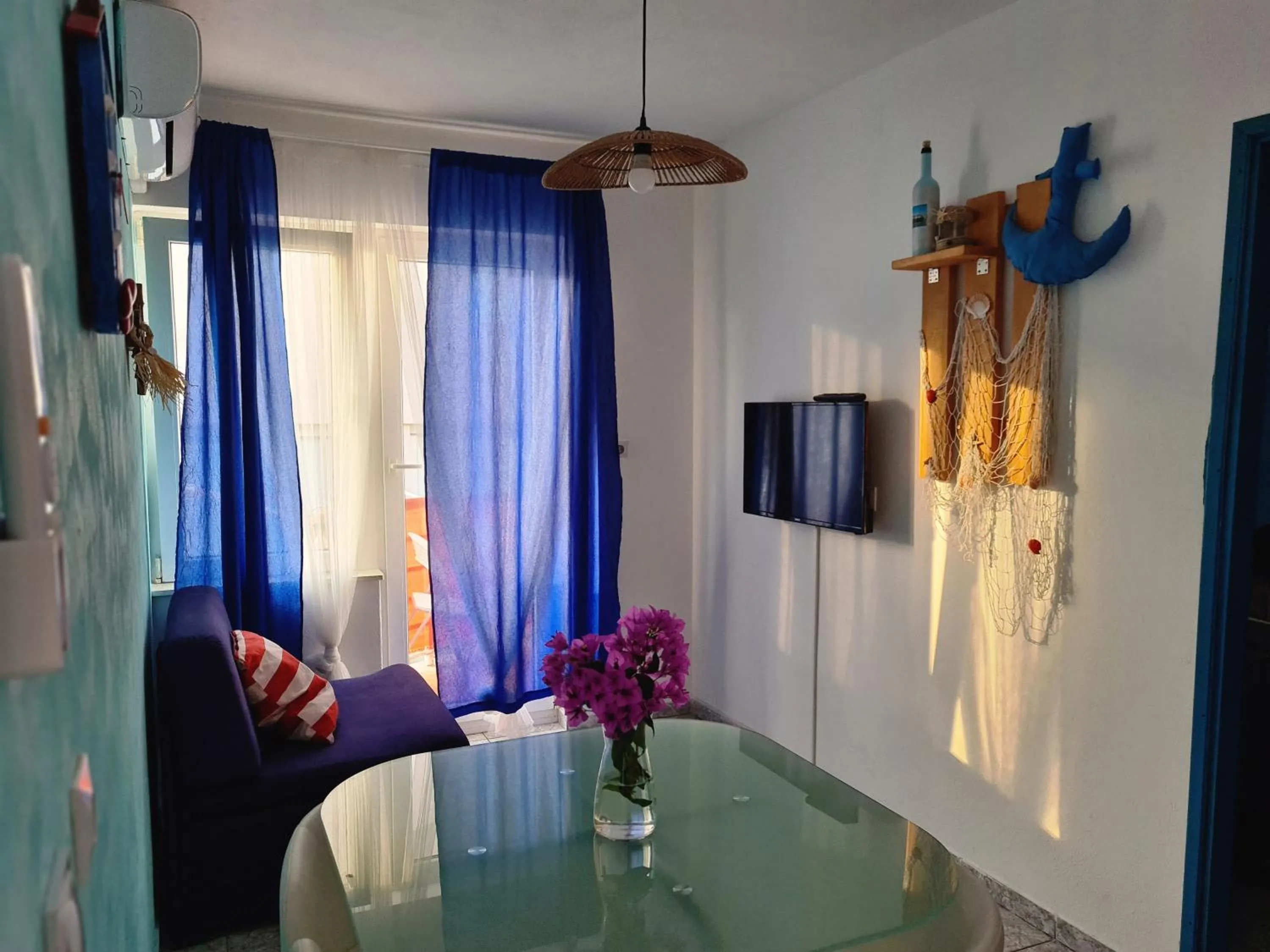 Dining area in Apartments Niko