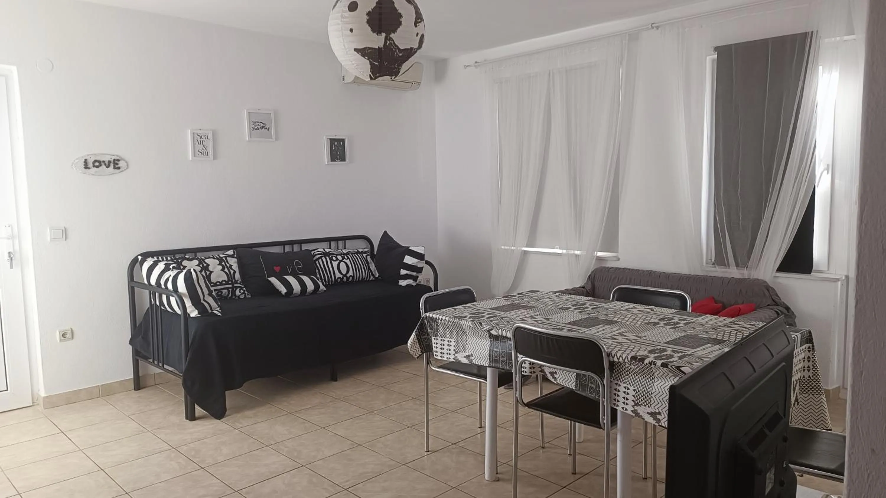 Living room, Bed in Apartments Niko