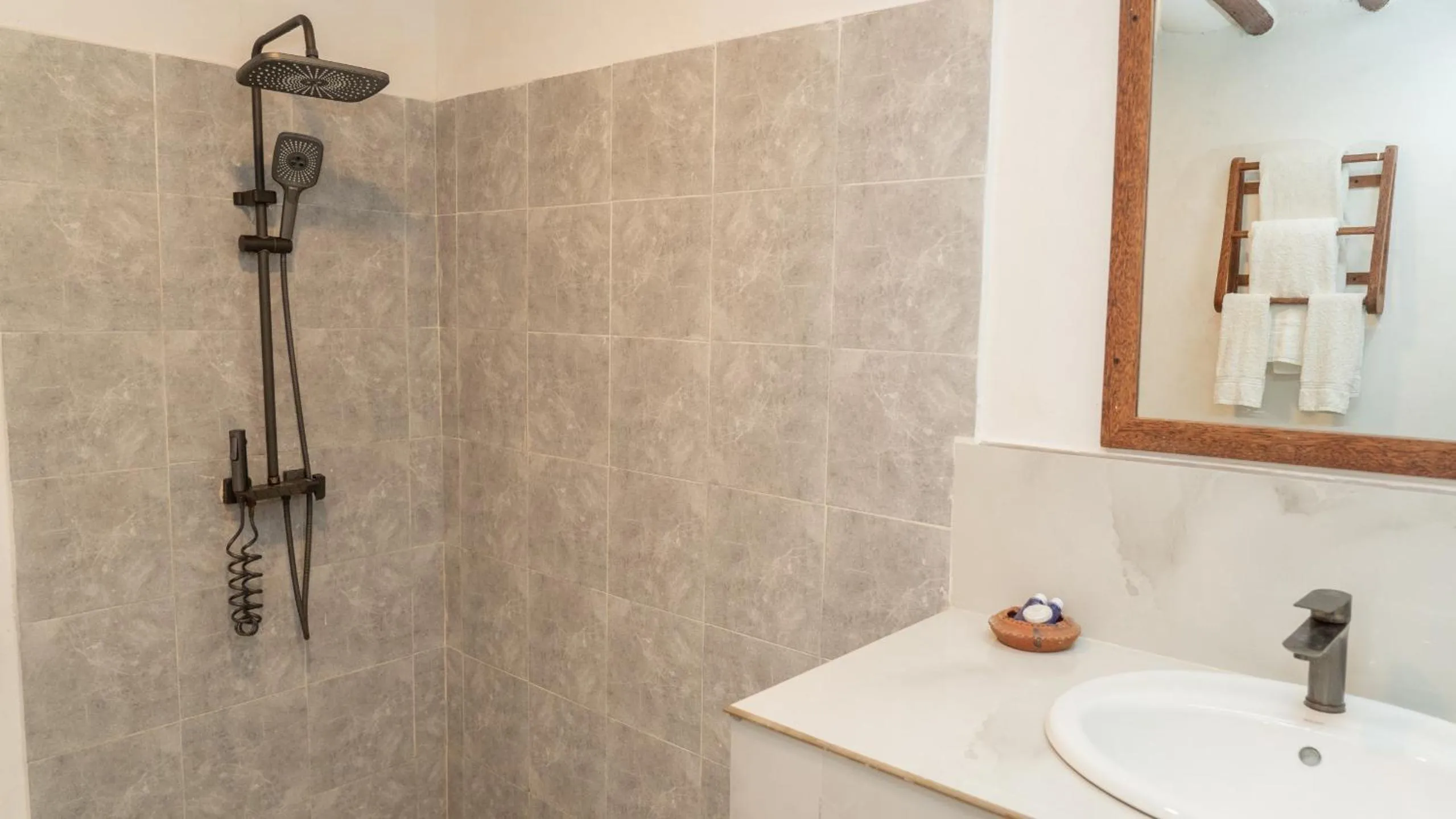 Property building in Zanzibar Bahari Villas