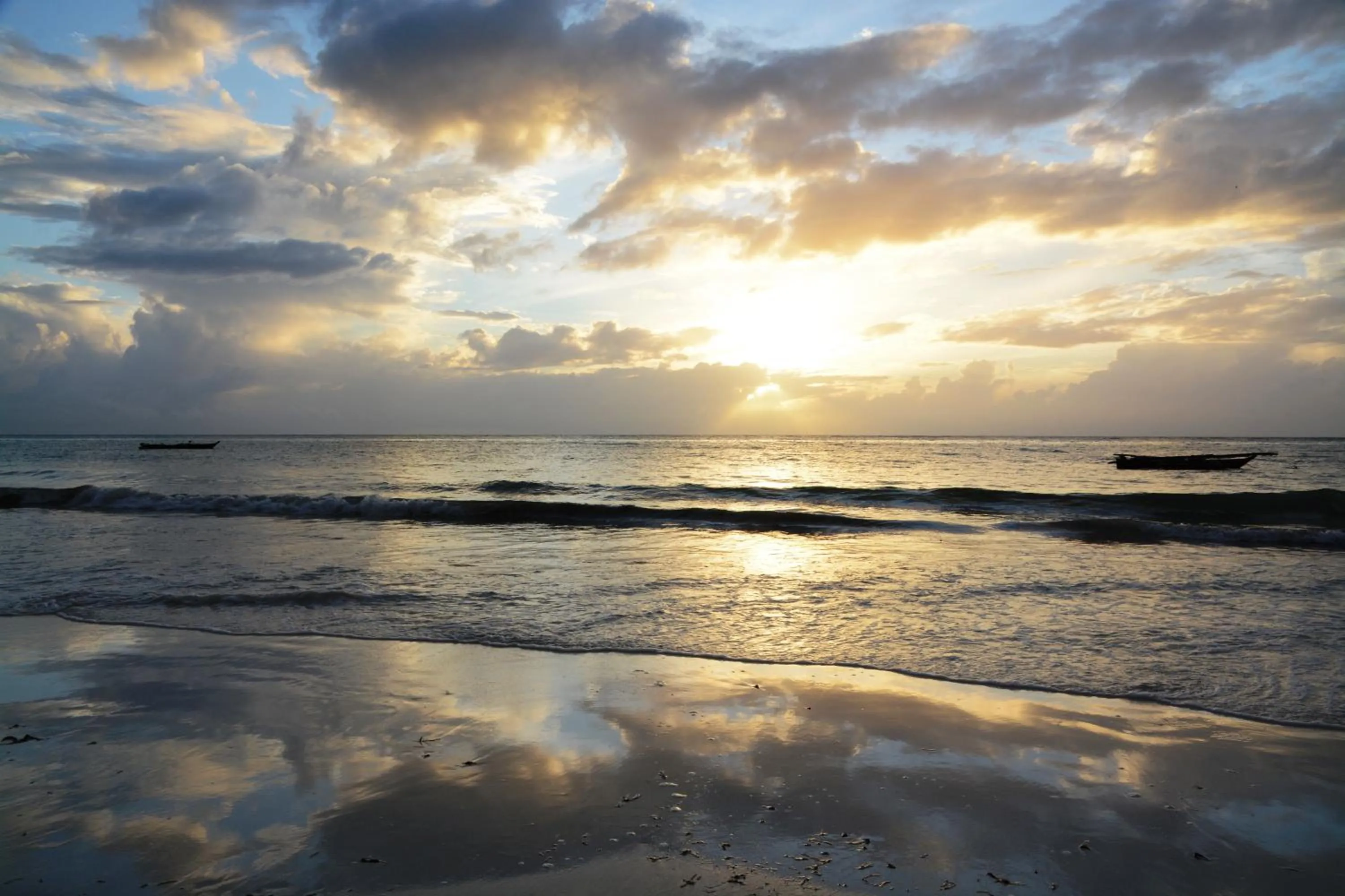 Sunrise in Zanzibar Bahari Villas