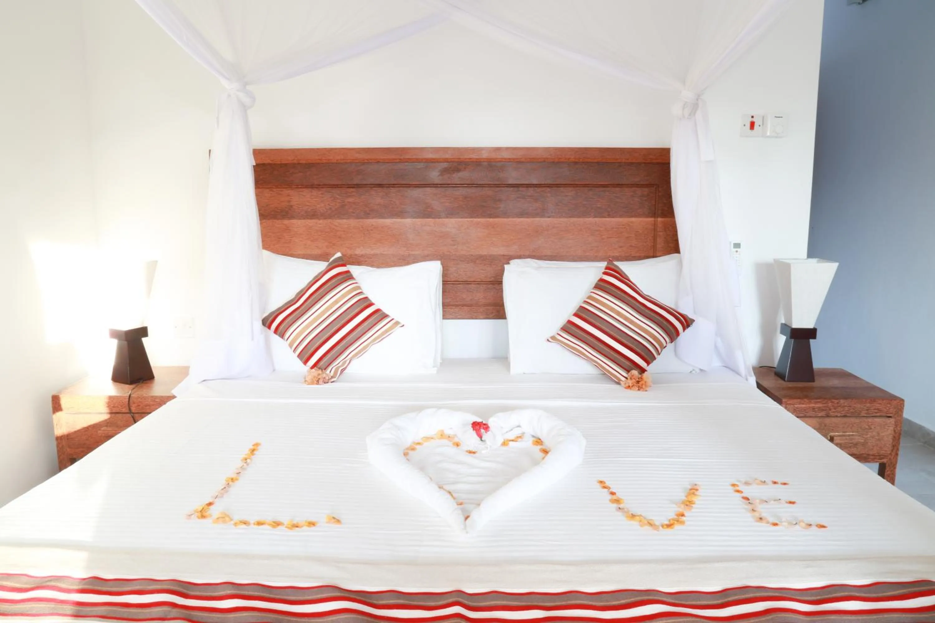 Bed in Zanzibar Bahari Villas