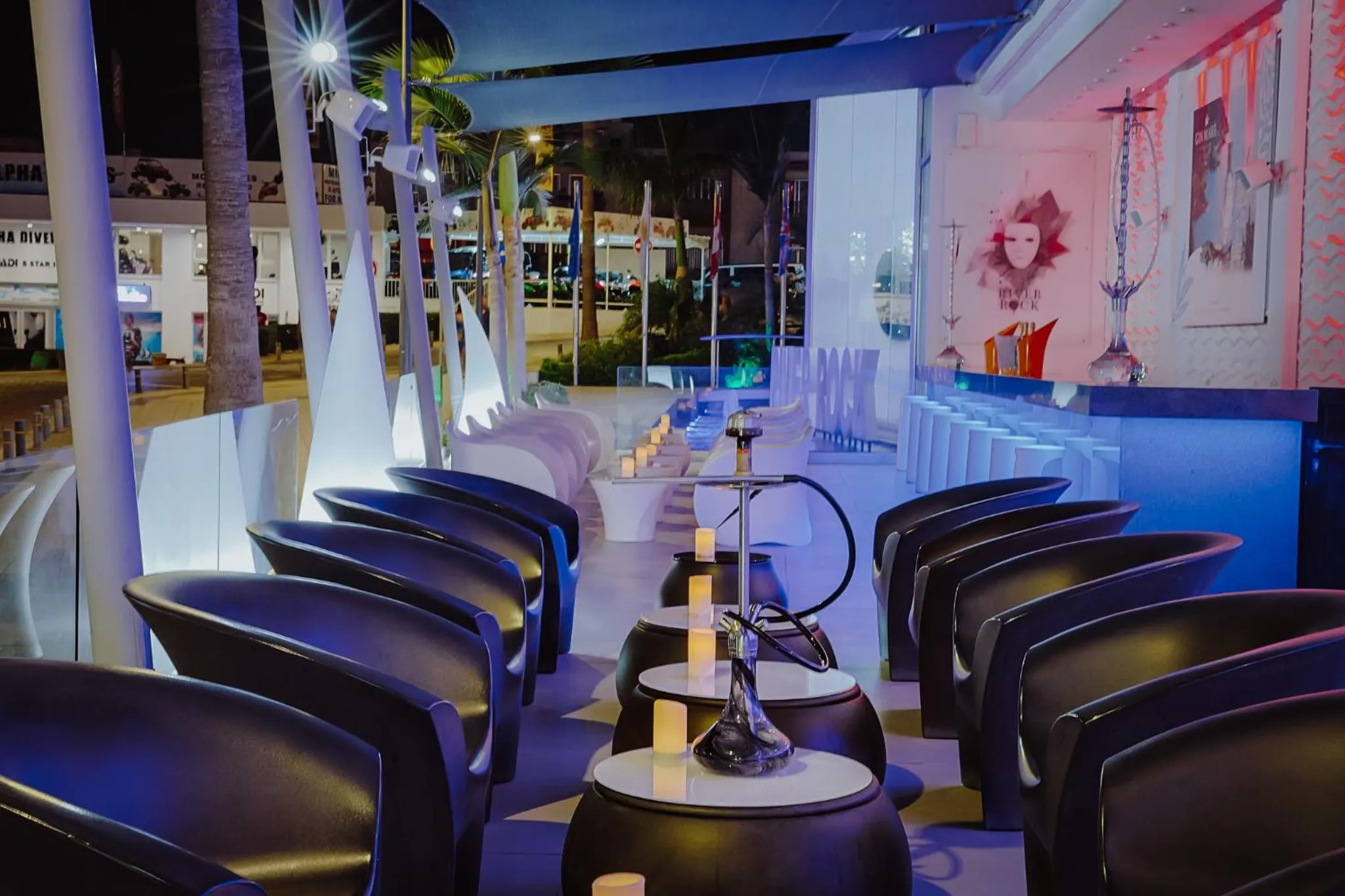 Lounge or bar in River Rock Hotel