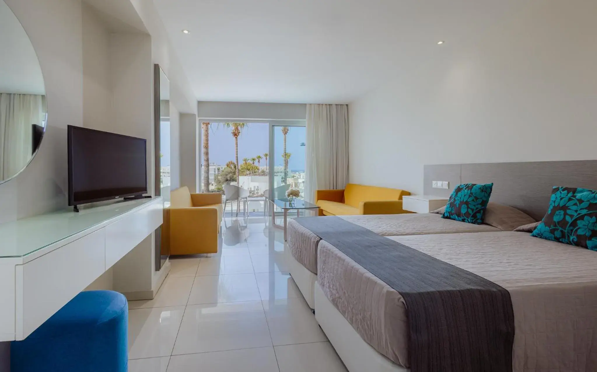 Photo of the whole room, Bed in River Rock Hotel Photo of the whole room, Bed in River Rock Hotel