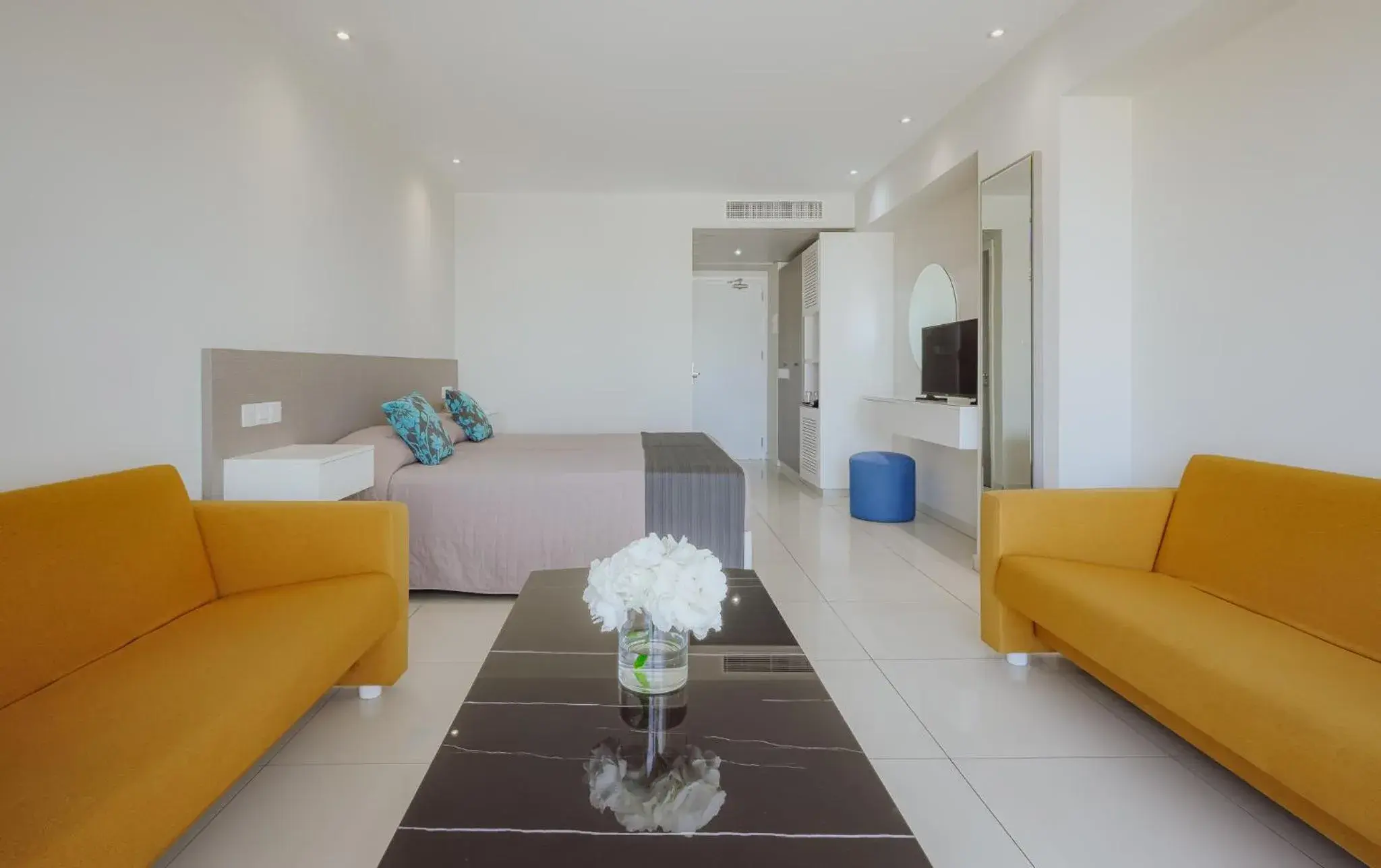 Photo of the whole room in River Rock Hotel Photo of the whole room in River Rock Hotel