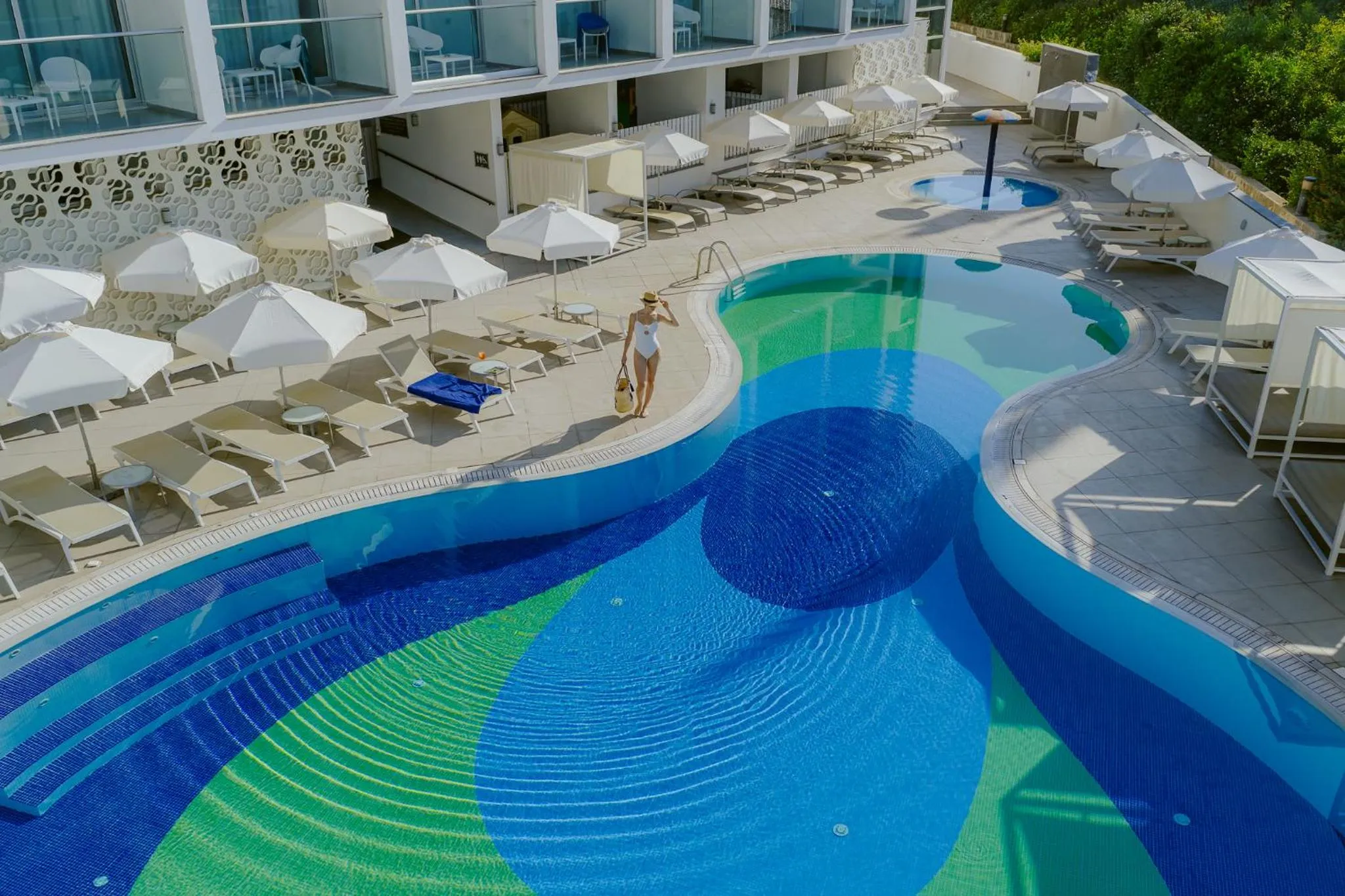 Swimming pool in River Rock Hotel